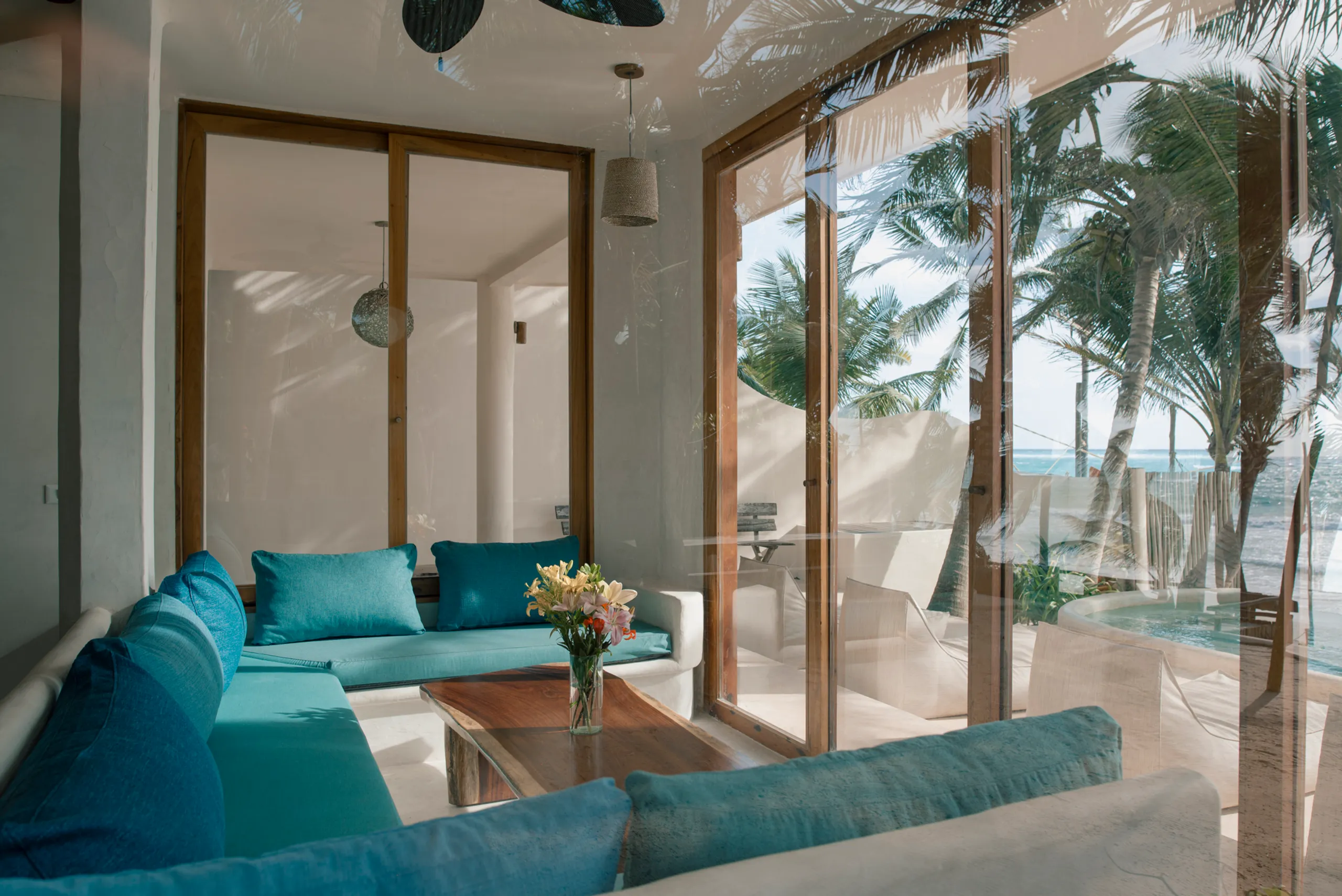 Grand Beachfront Villa in Tulum with Pool & Ocean Views — photograph 4