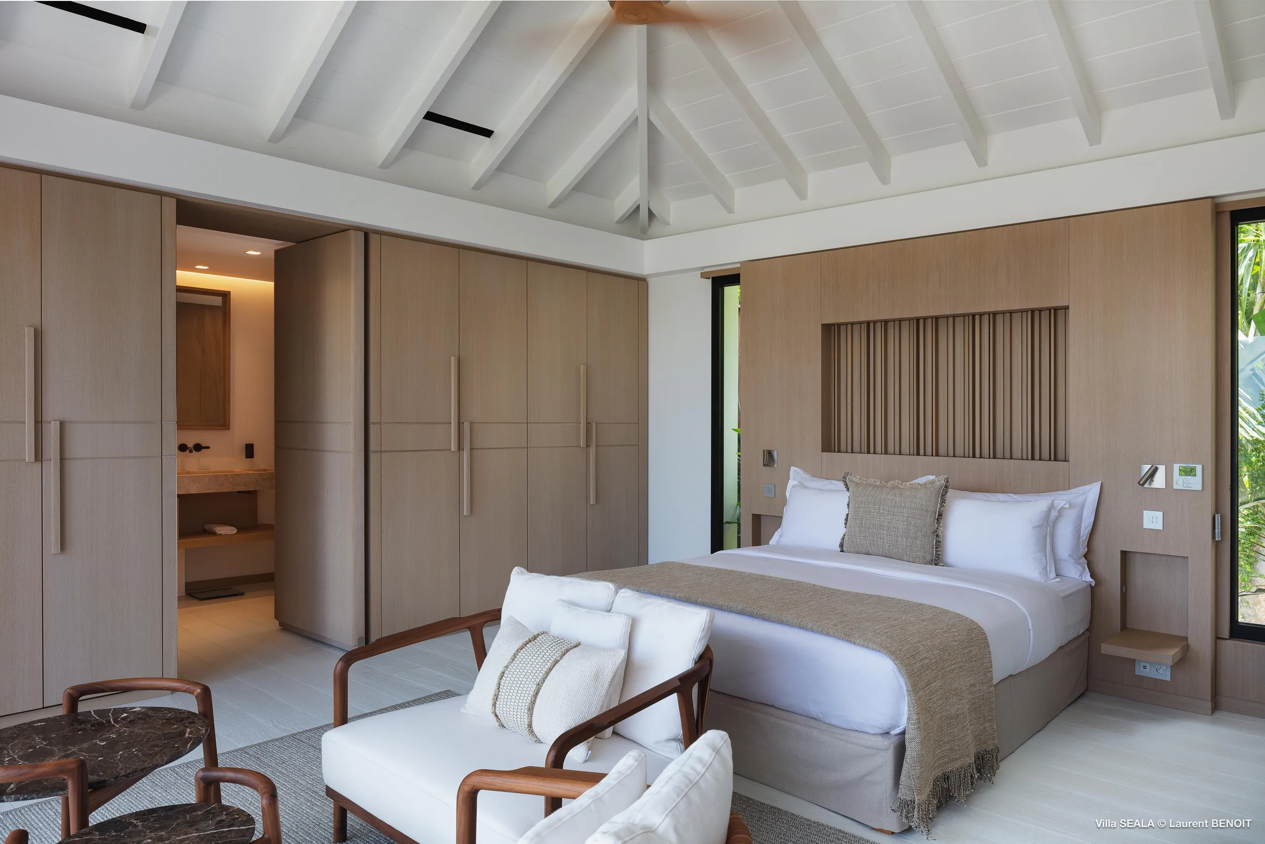 Elegant St Jean Villa with Infinity Pool and Stunning Panoramic Views — photograph 10