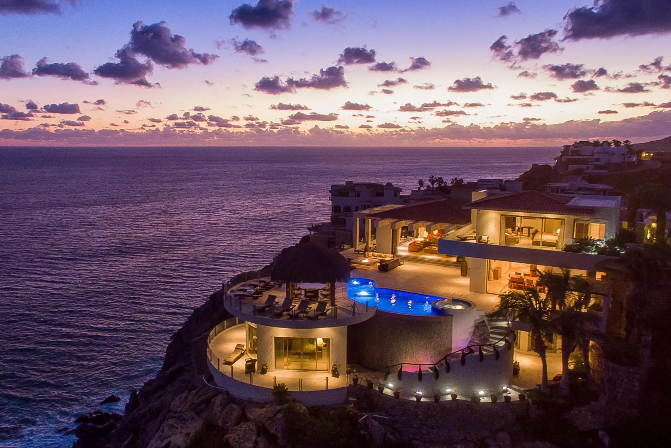 Ultimate in Natural Beauty and First-class Luxury Pedregal Estate with Pool and Spectacular Views — photograph 6