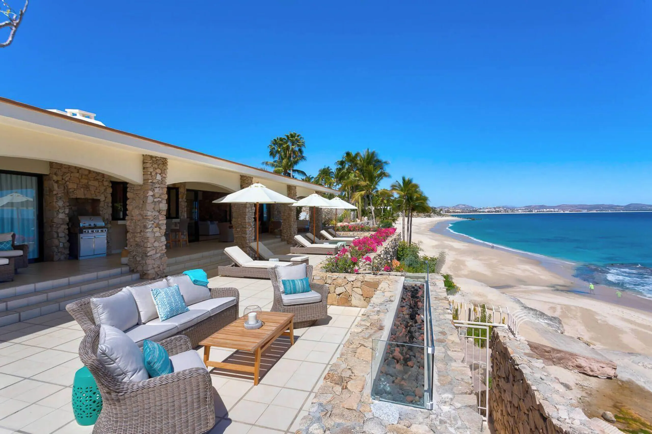 Magnificent Palmilla Luxury Beachfront Retreat with Pool and Ocean Views, Palmilla
