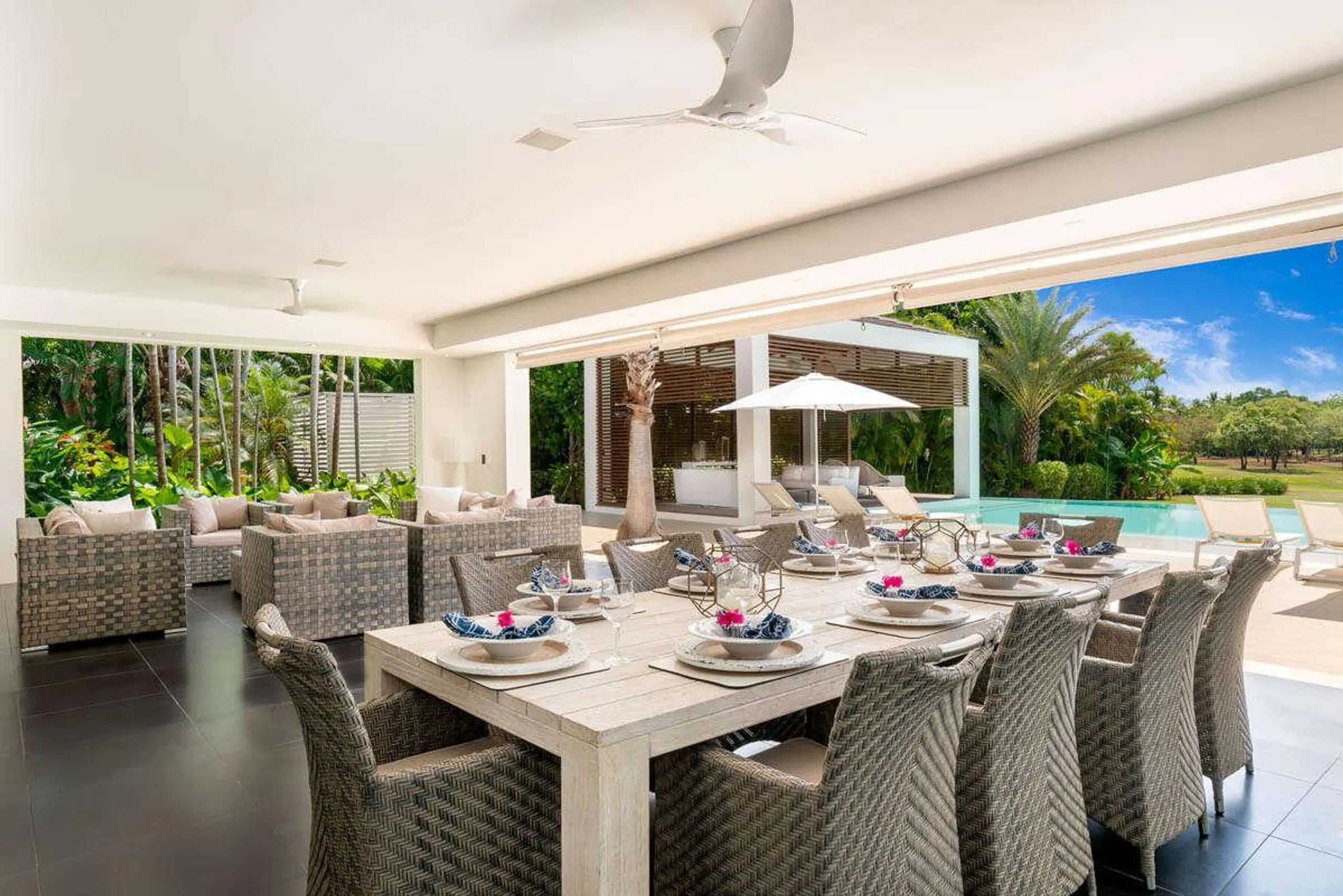 Modern Masterpiece Villa with Infinity Pool with Golf Course Views — photograph 4