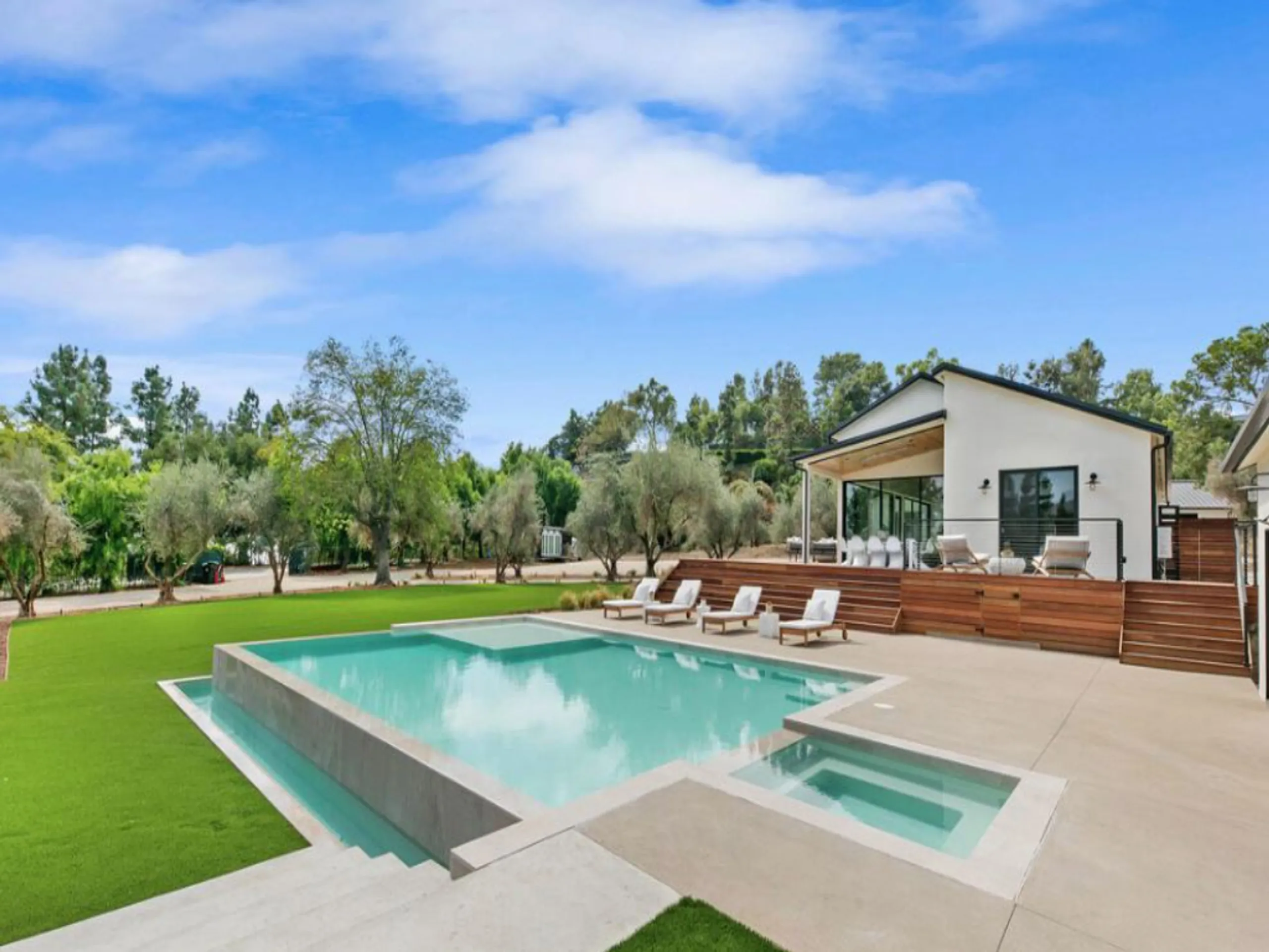 Architectural Malibu Farmhouse with Creative Studio, Pool & Two-Acre Ground — photograph 2