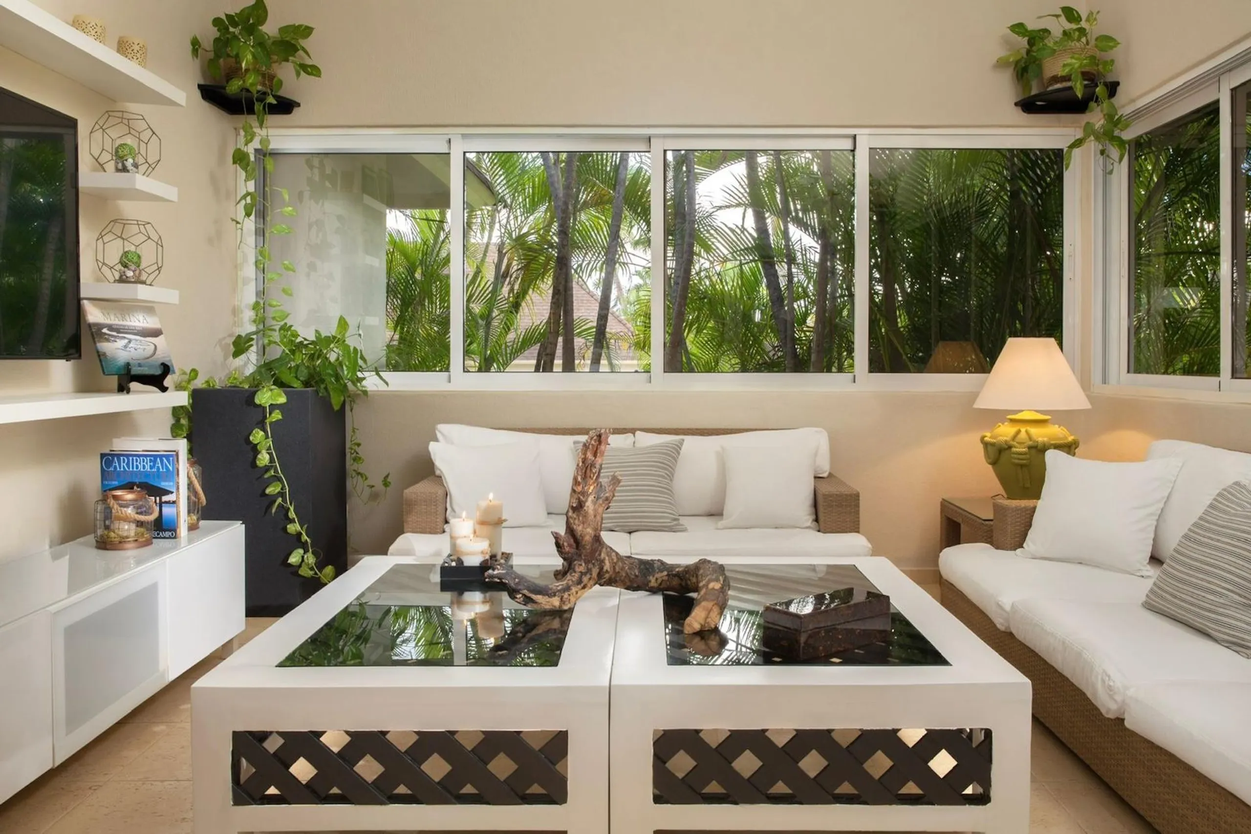 Regal Colonial-Style Villa with Private Pool and Lush Landscaping — photograph 6