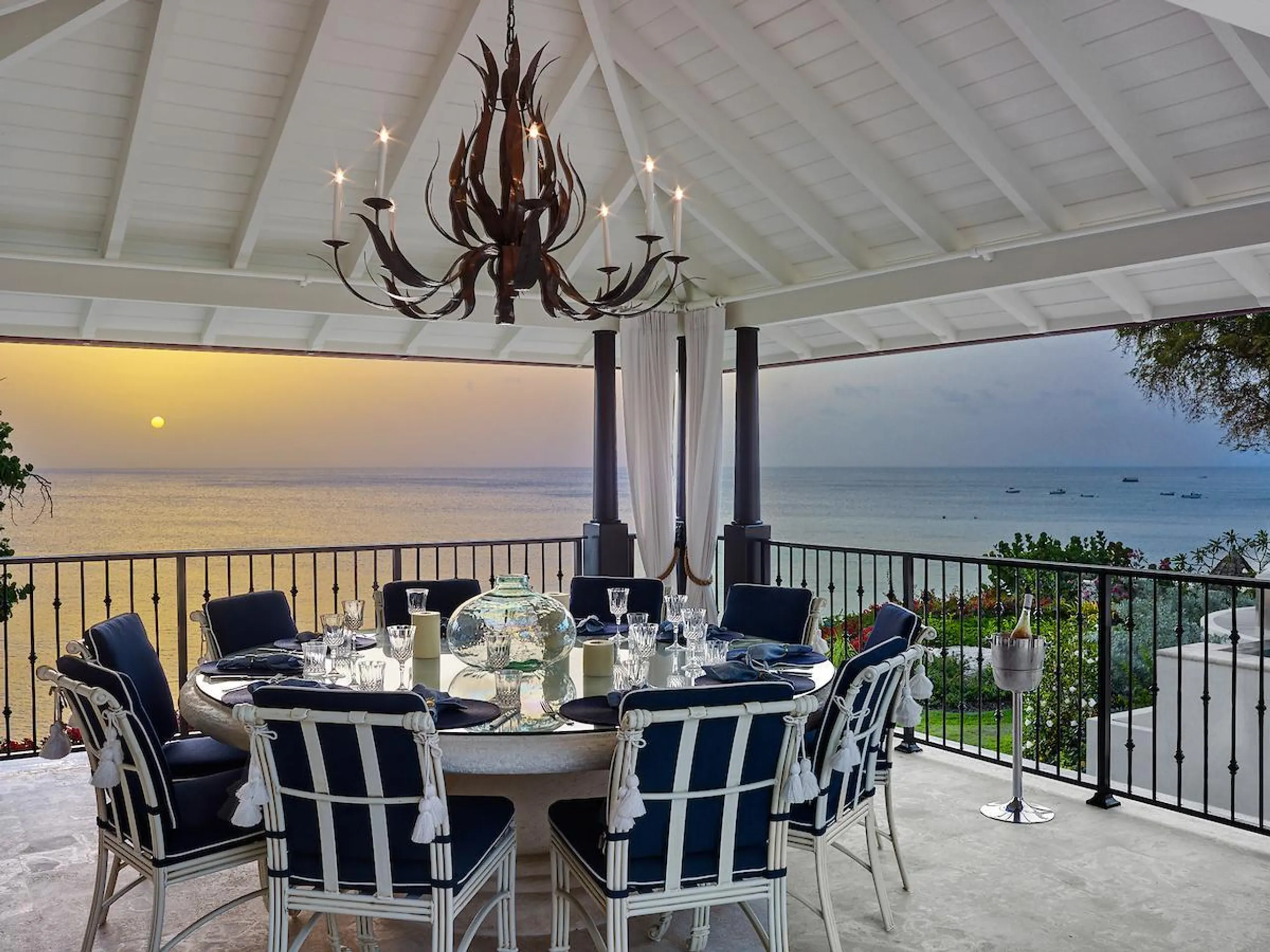 Elegant St James Ocean View Villa with Infinity Pool — photograph 7