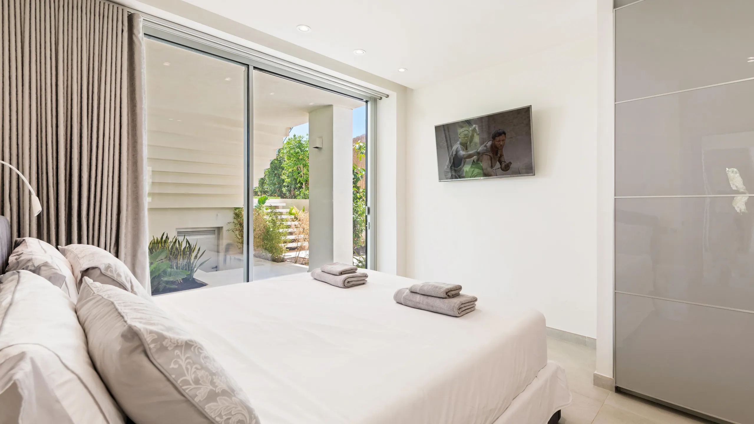 Serenity Beach Villa with Private Pool - A Luxurious Haven by Malaga and Marbella — photograph 12