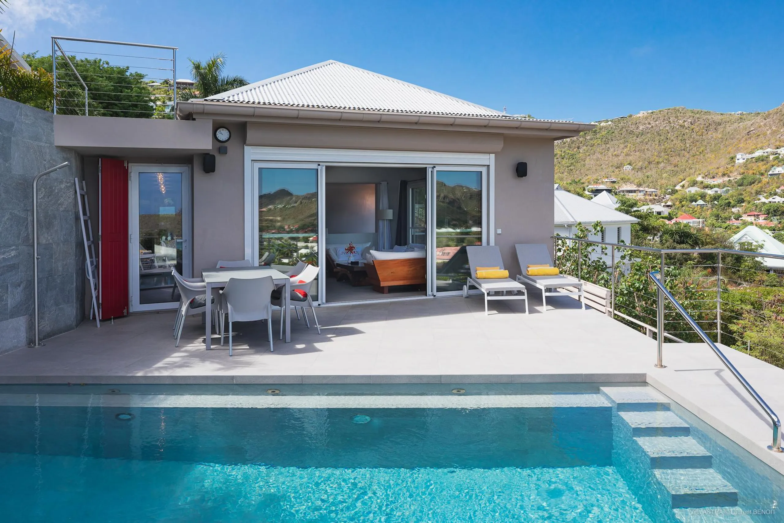Stylish St. Jean Seaside Retreat with Private Pool and Zen Garden — photograph 9