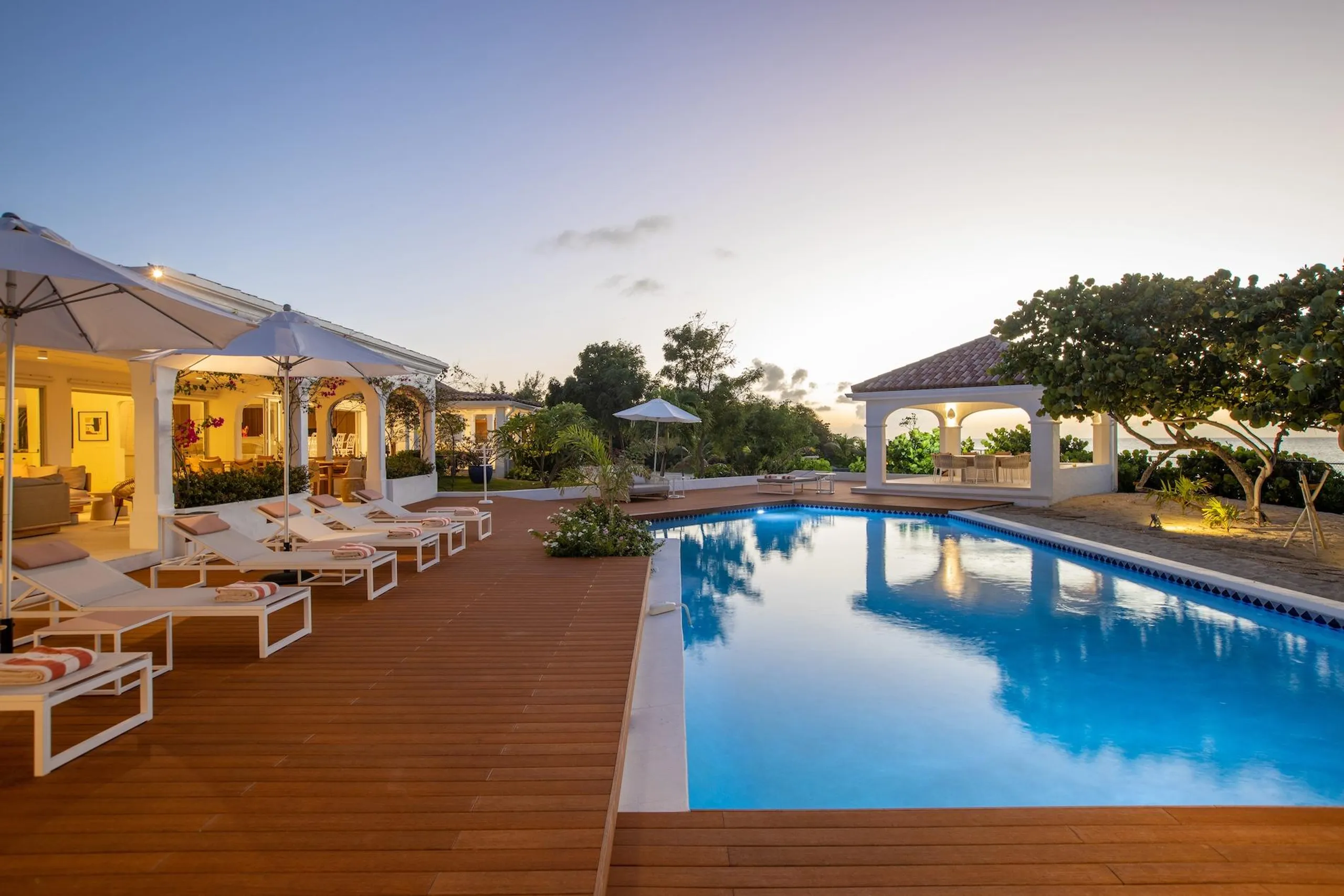 Stunning 6BR Villa with Private Pool and Breathtaking View of Plum Bay Beach, Terres Basses