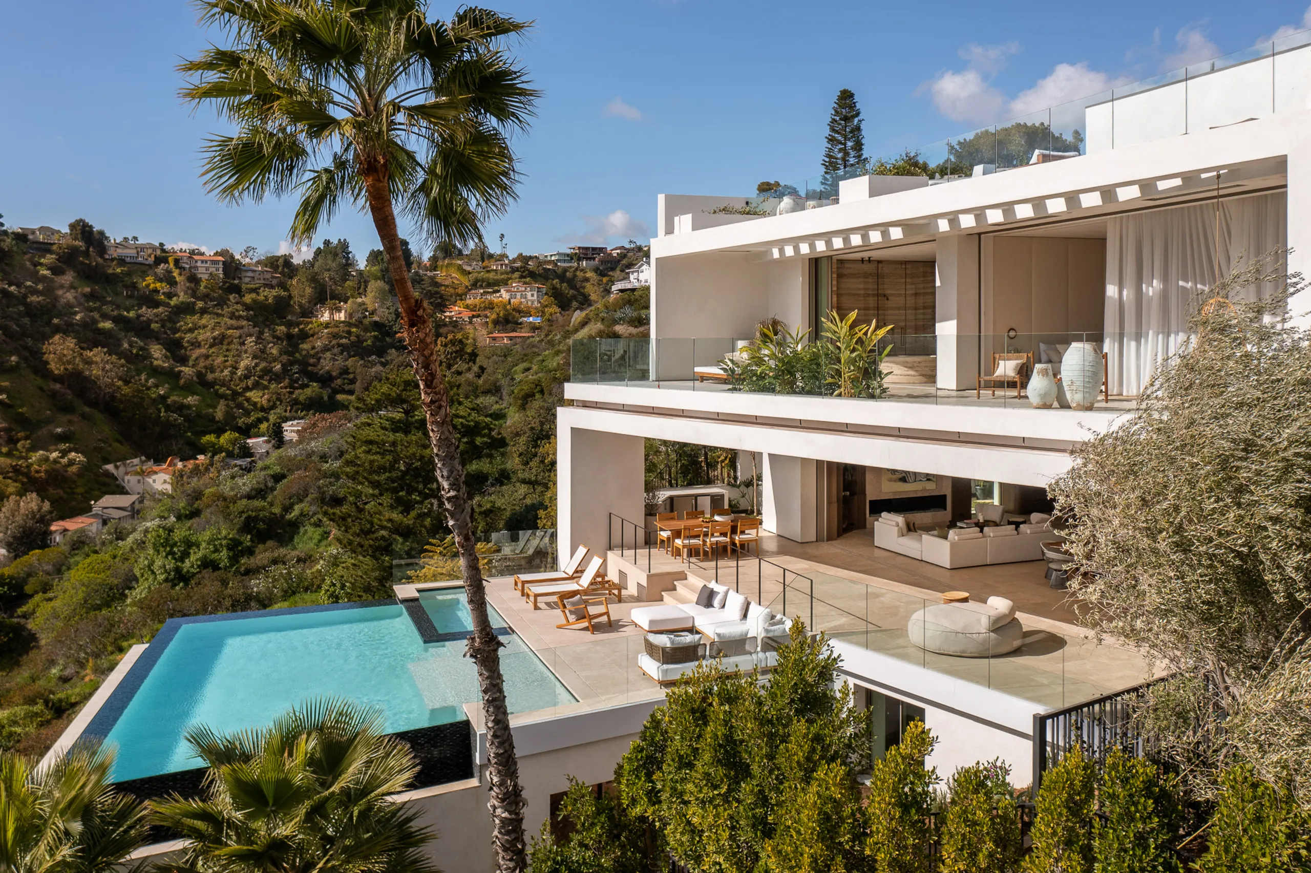 Serenity Designer Residence by Dieter Vander Velpen with Pool, Jacuzzi & City-to-Ocean Vistas — photograph 2