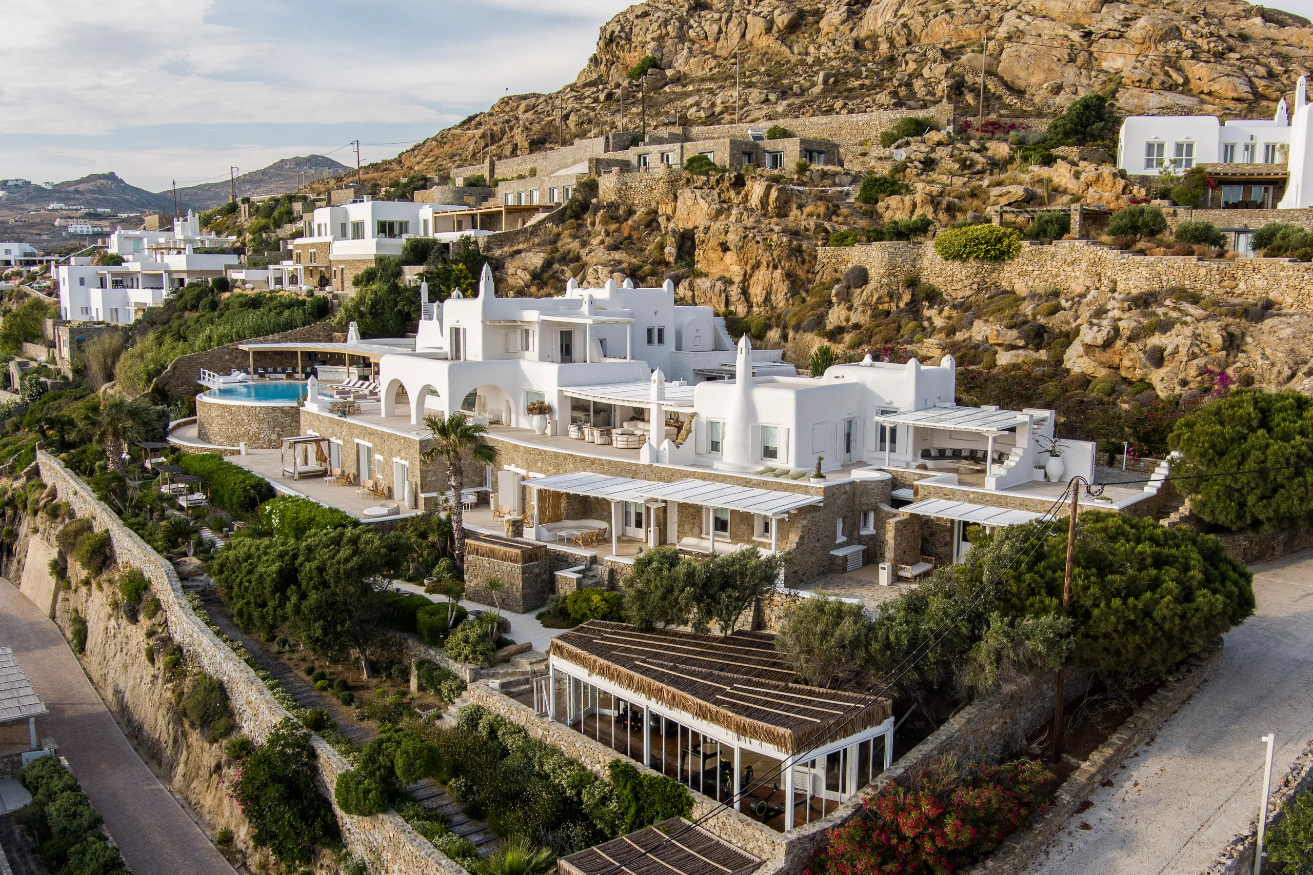 Superior Mykonos Accommodation with Private Pool, Sauna and Overlooking Port — photograph 6