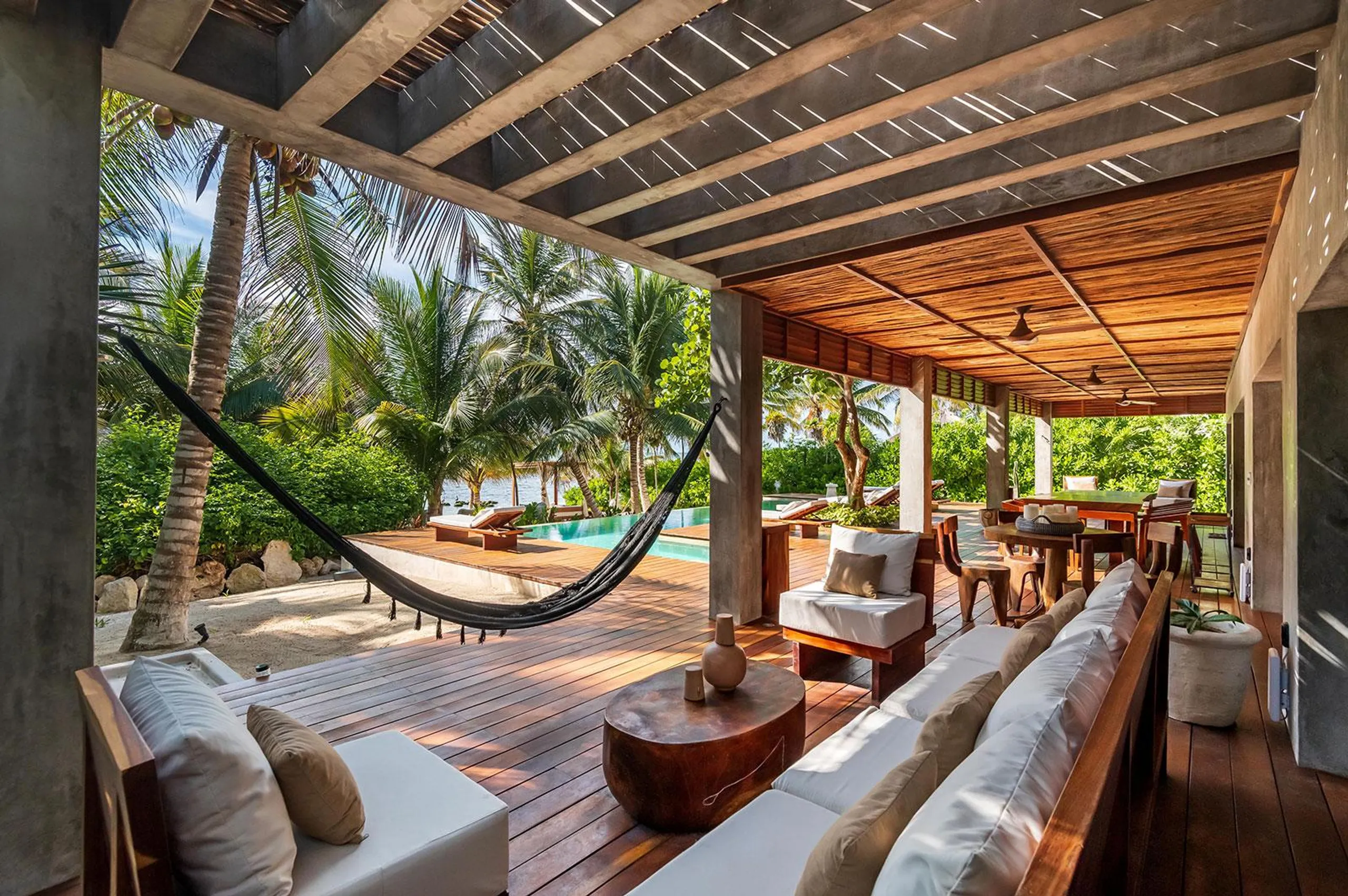 A Majestic Retreat with Pool, Mountain Vistas, and Oceanfront Splendor VILLAWAY® — photograph 10