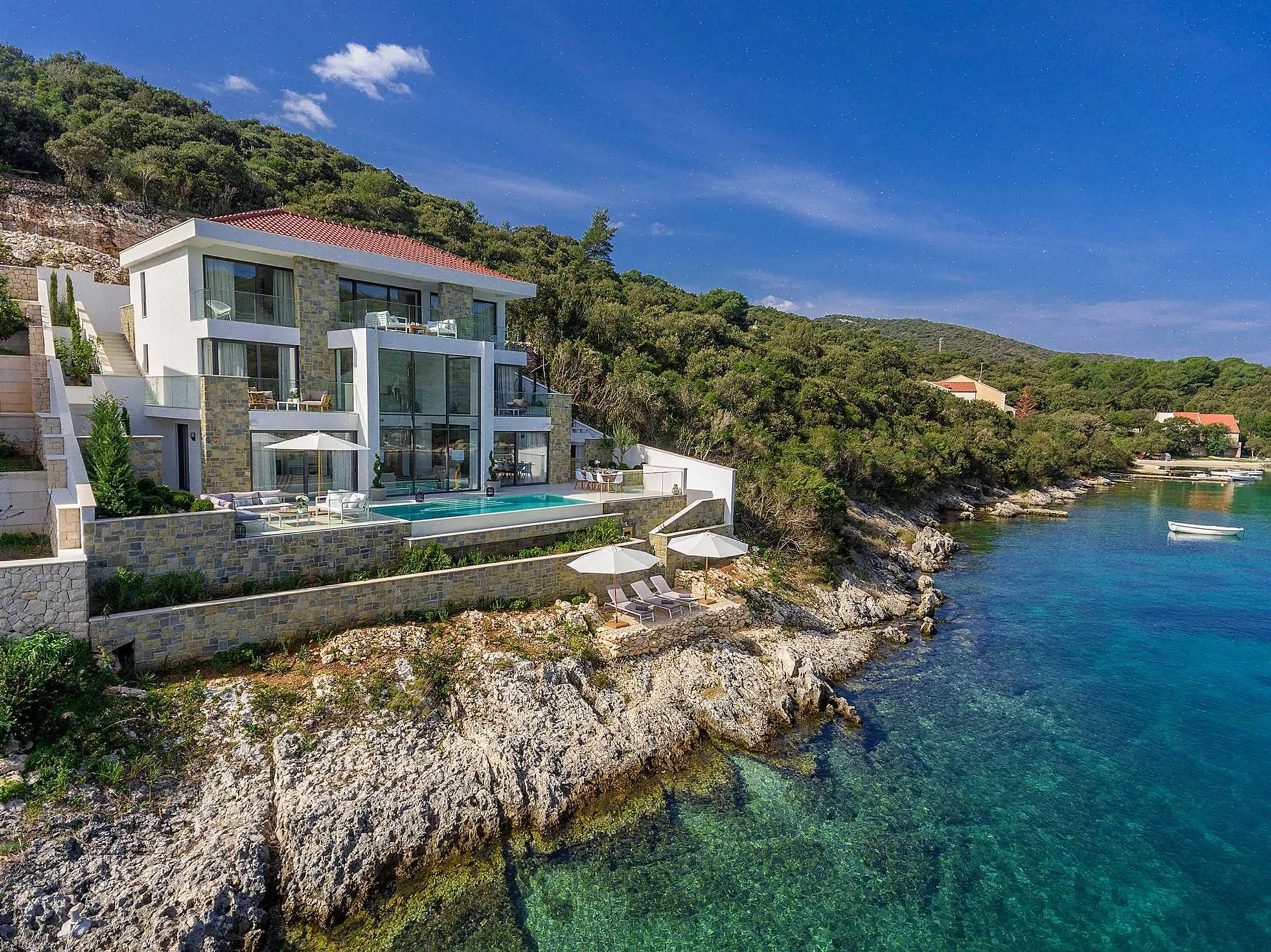 Splendid Modern Villa with Private Pool and Gorgeous Bay View — photograph 3