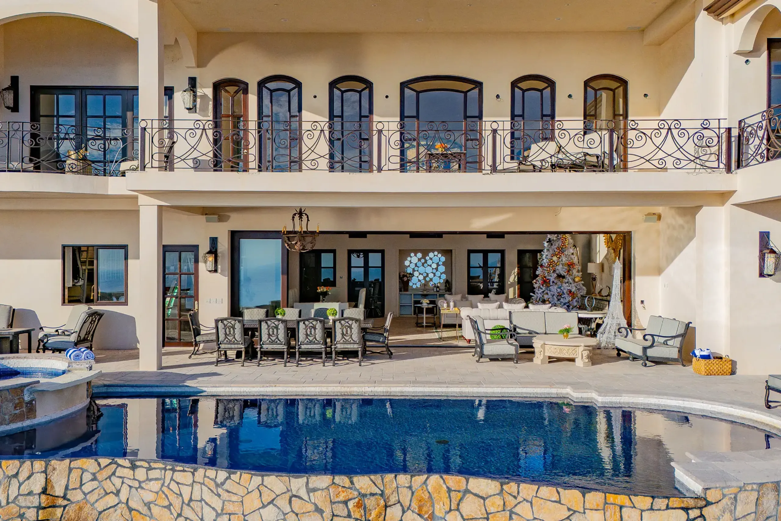Exquisite Hillside Villa in Pedregal with Private Pool and Pacific Ocean Views — photograph 4