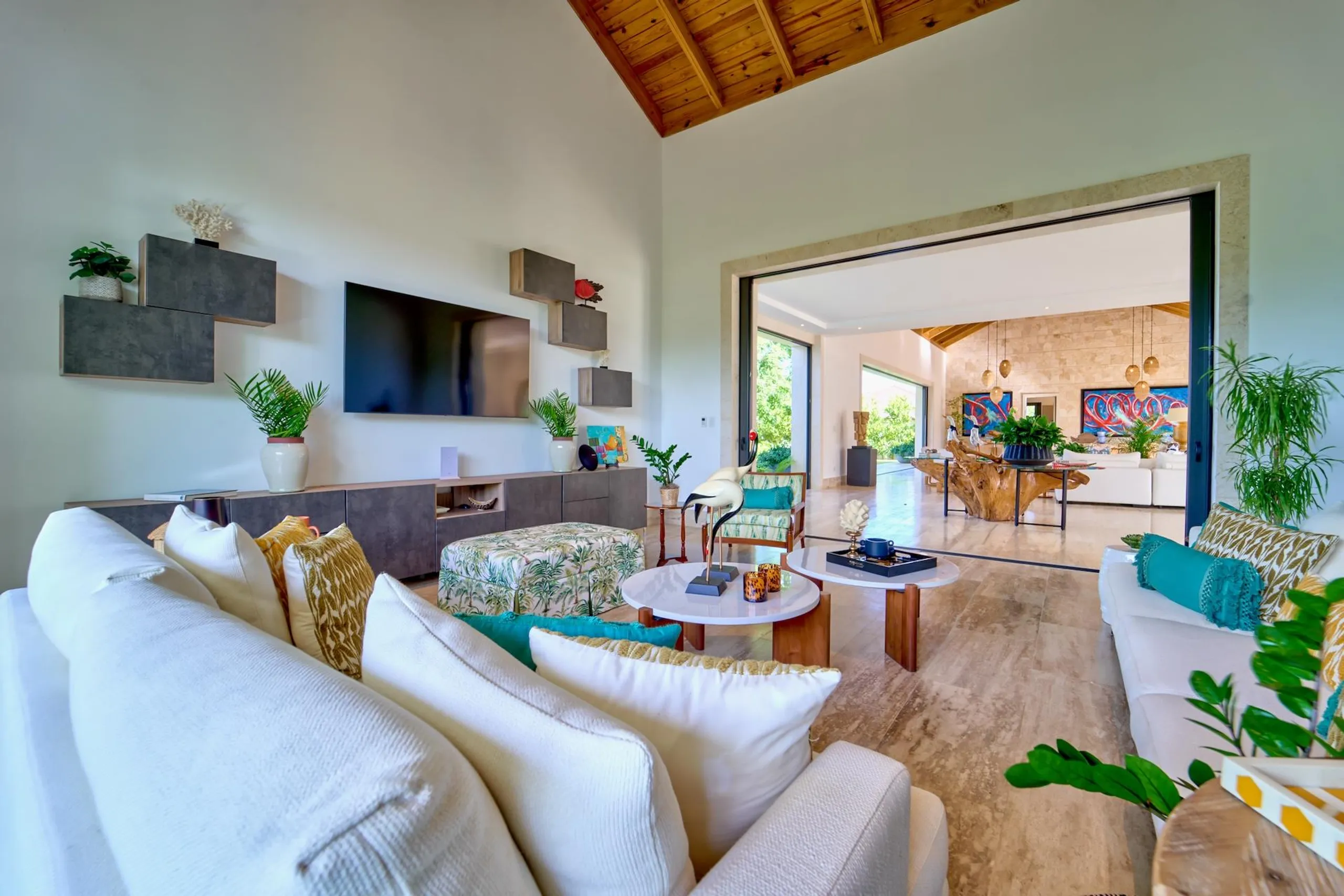 Deluxe Newly Built Paradise with Private Pool and Modern Amenities — photograph 11