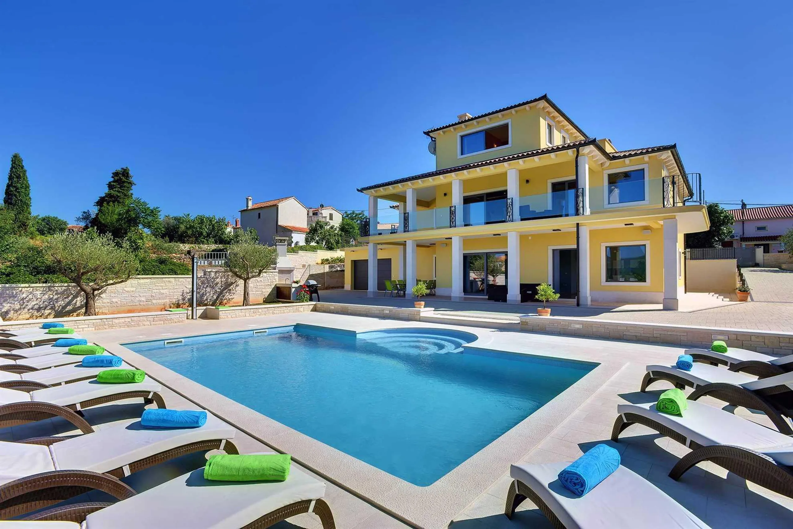 Gleaming 7Bedroom Villa with Private Pool, Sea and Island Views, Krnica