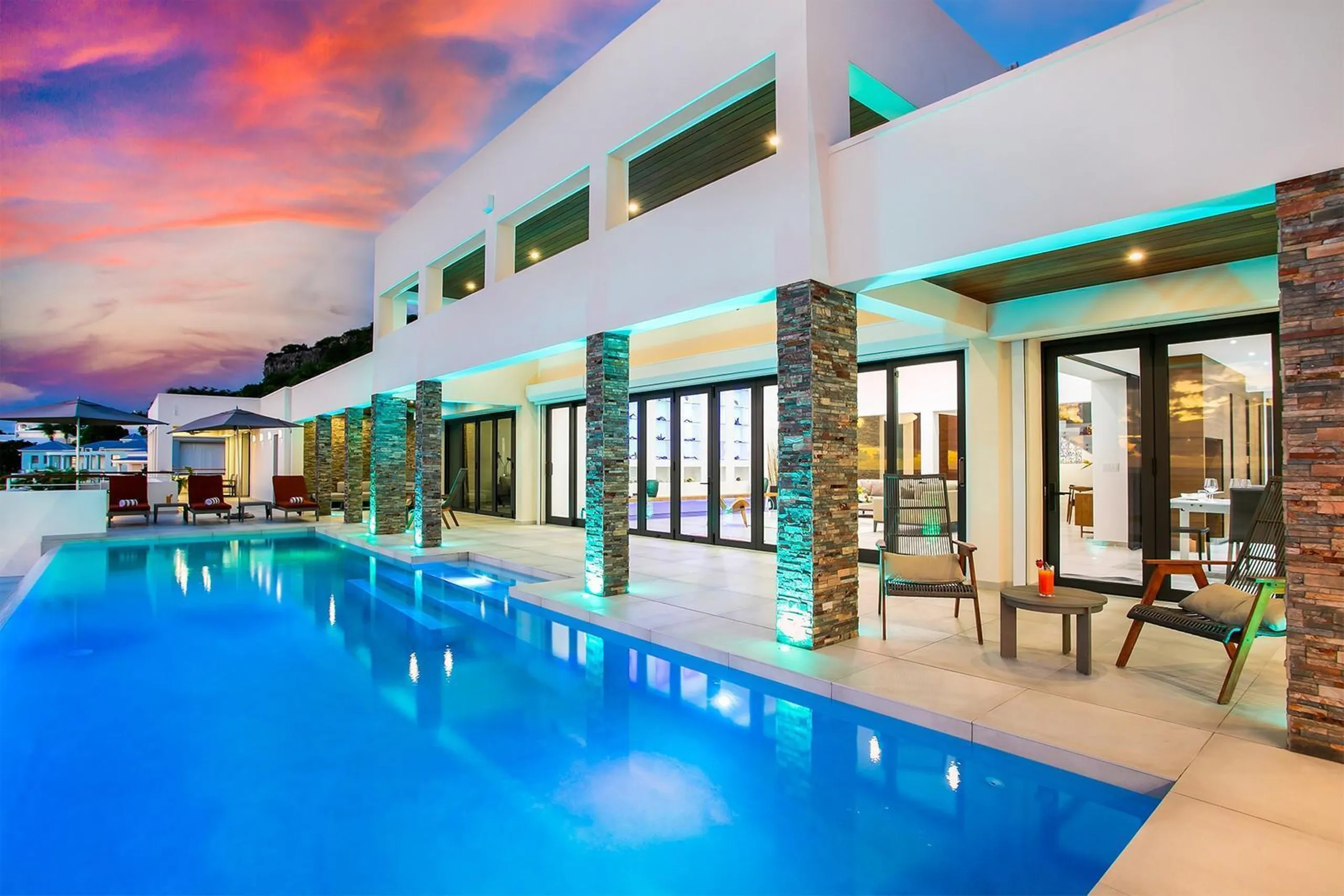 Luxurious Modern Getaway with Infinity Pool and Views in St. Martin, Cole Bay