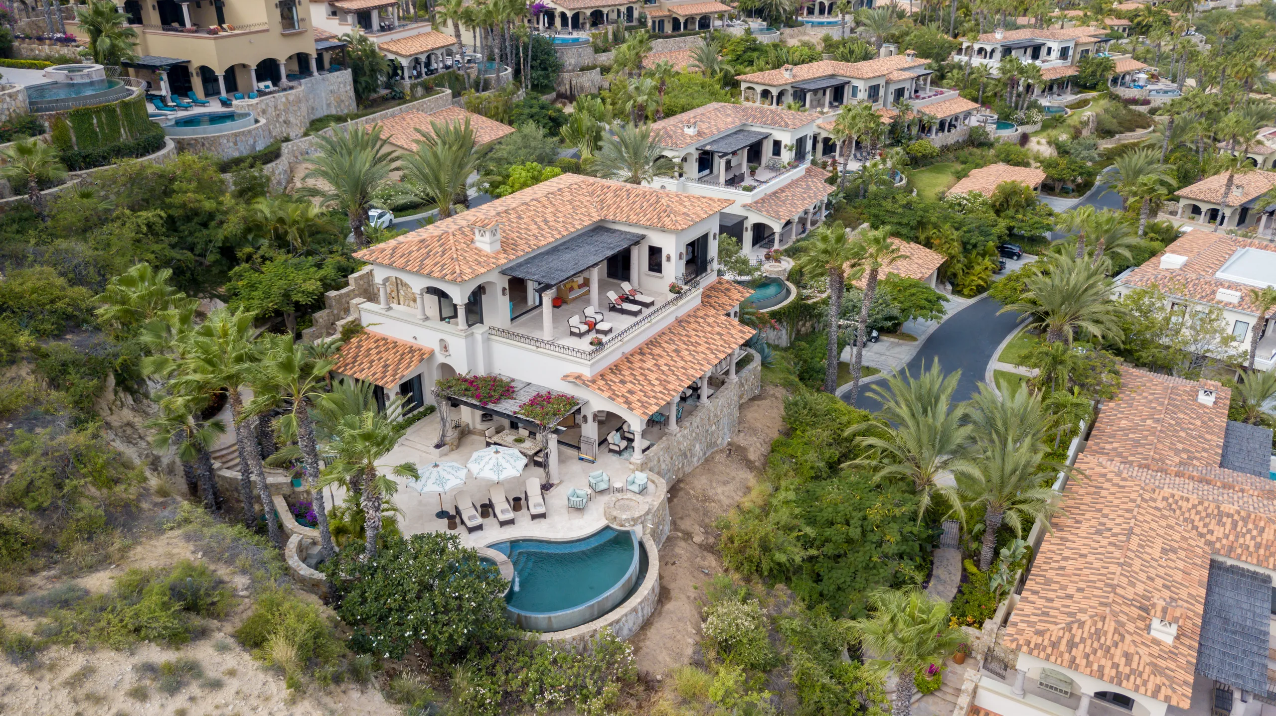 Seaside Villa in Los Cabos with Private Infinity Edge Pool & Beach Access — photograph 3