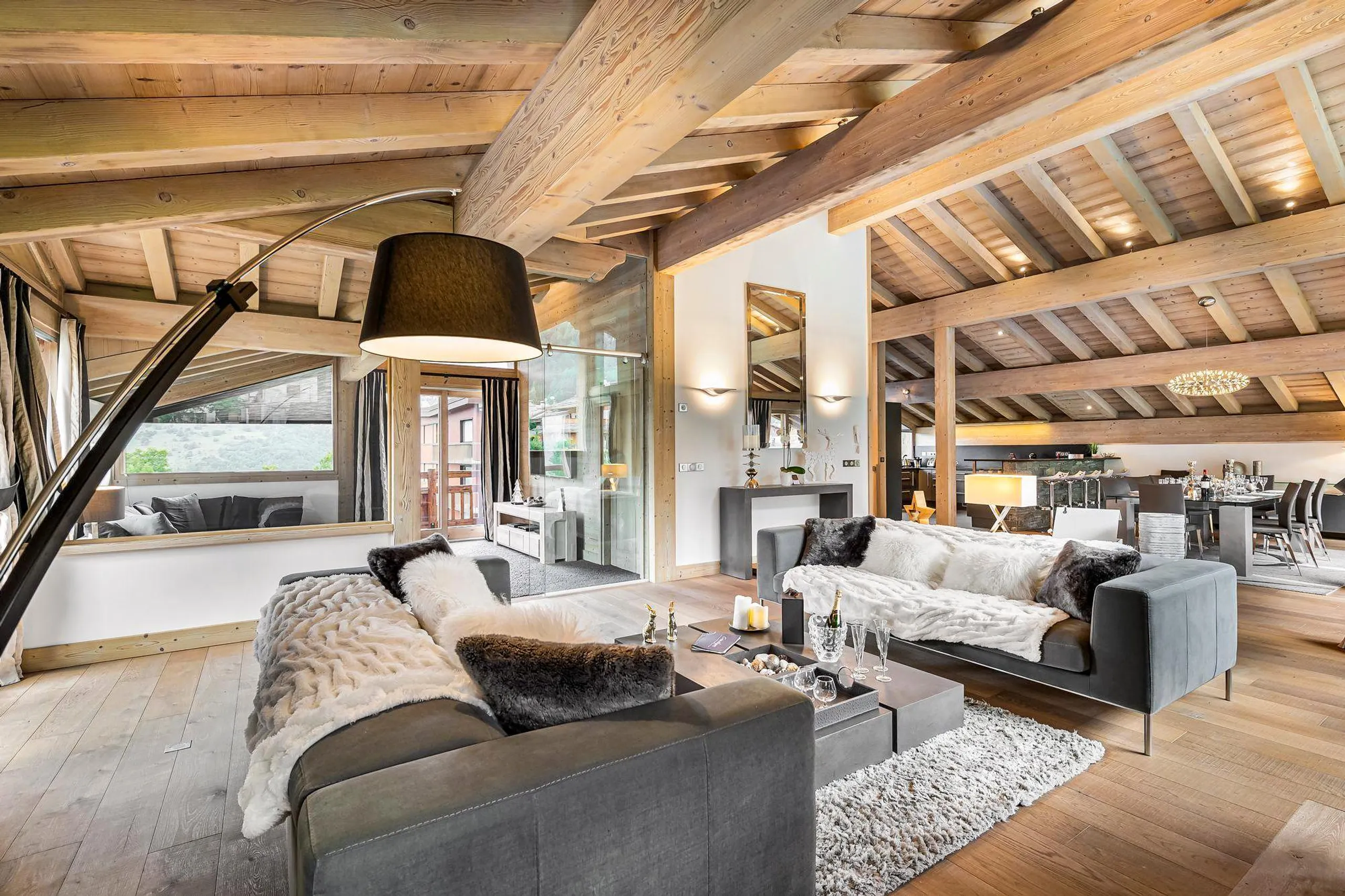Invigorating 6BR Villa with Private Indoor Swimming Pool, Sauna and Alpine Scenery — photograph 6