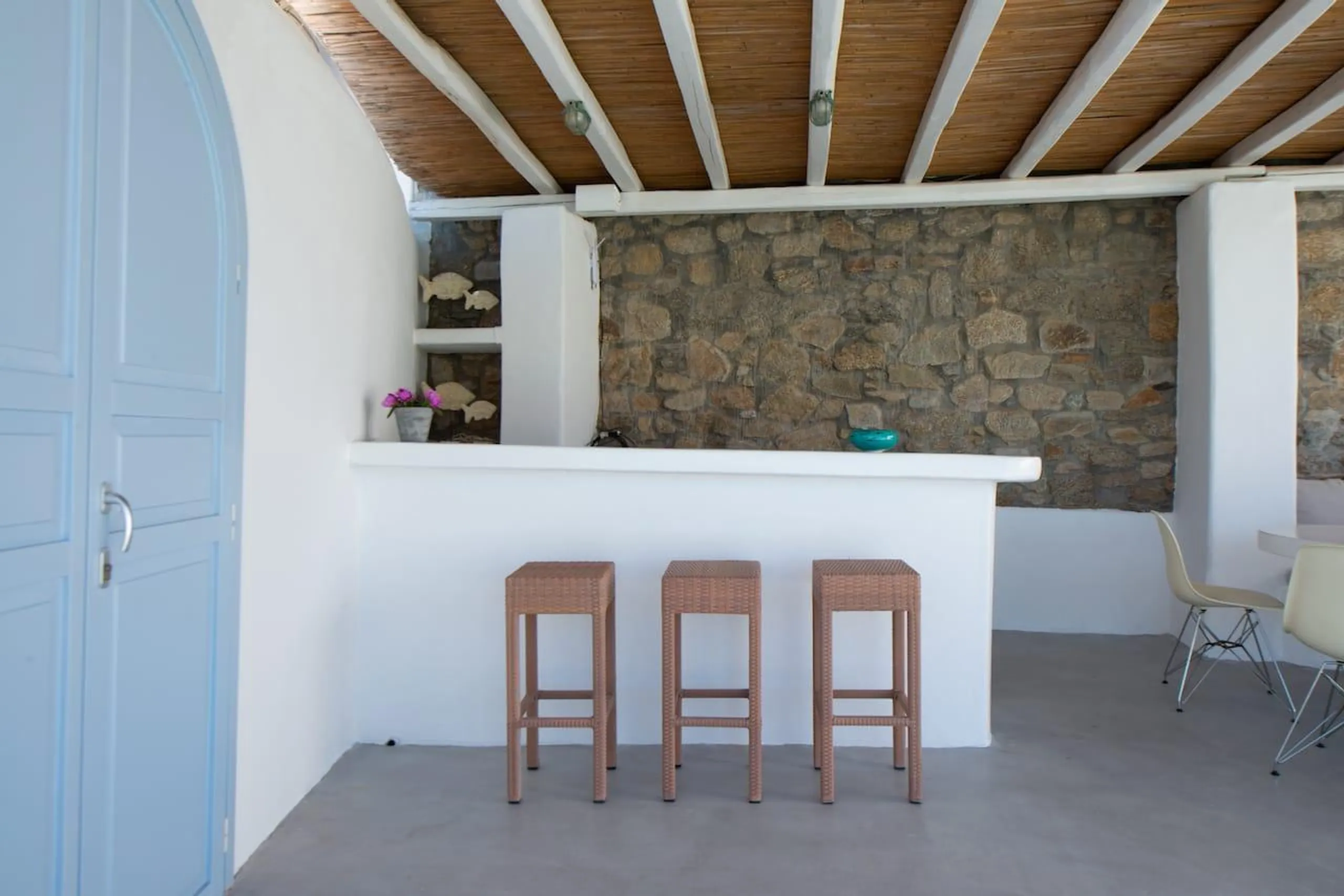 Gleaming Seven Bedroom Villa with Private Pool, and Psarou Bay Views — photograph 8