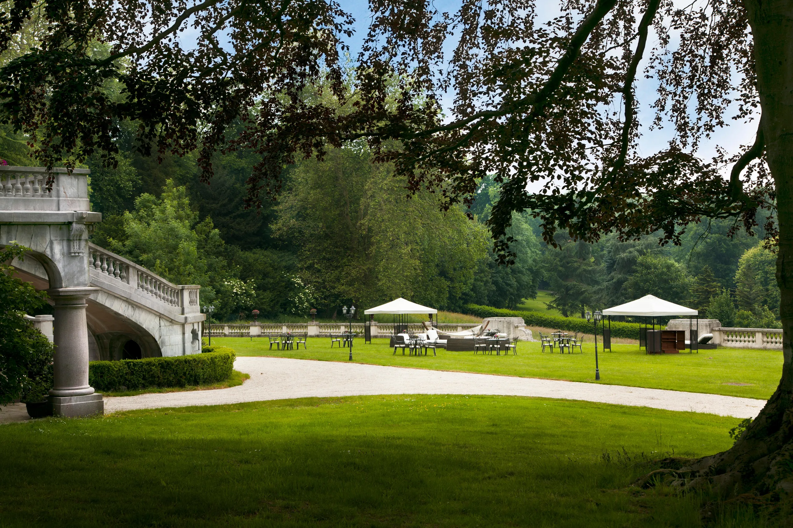 Unveiling Elegance  Retreat with 9 Suites and Breathtaking Garden — photograph 12