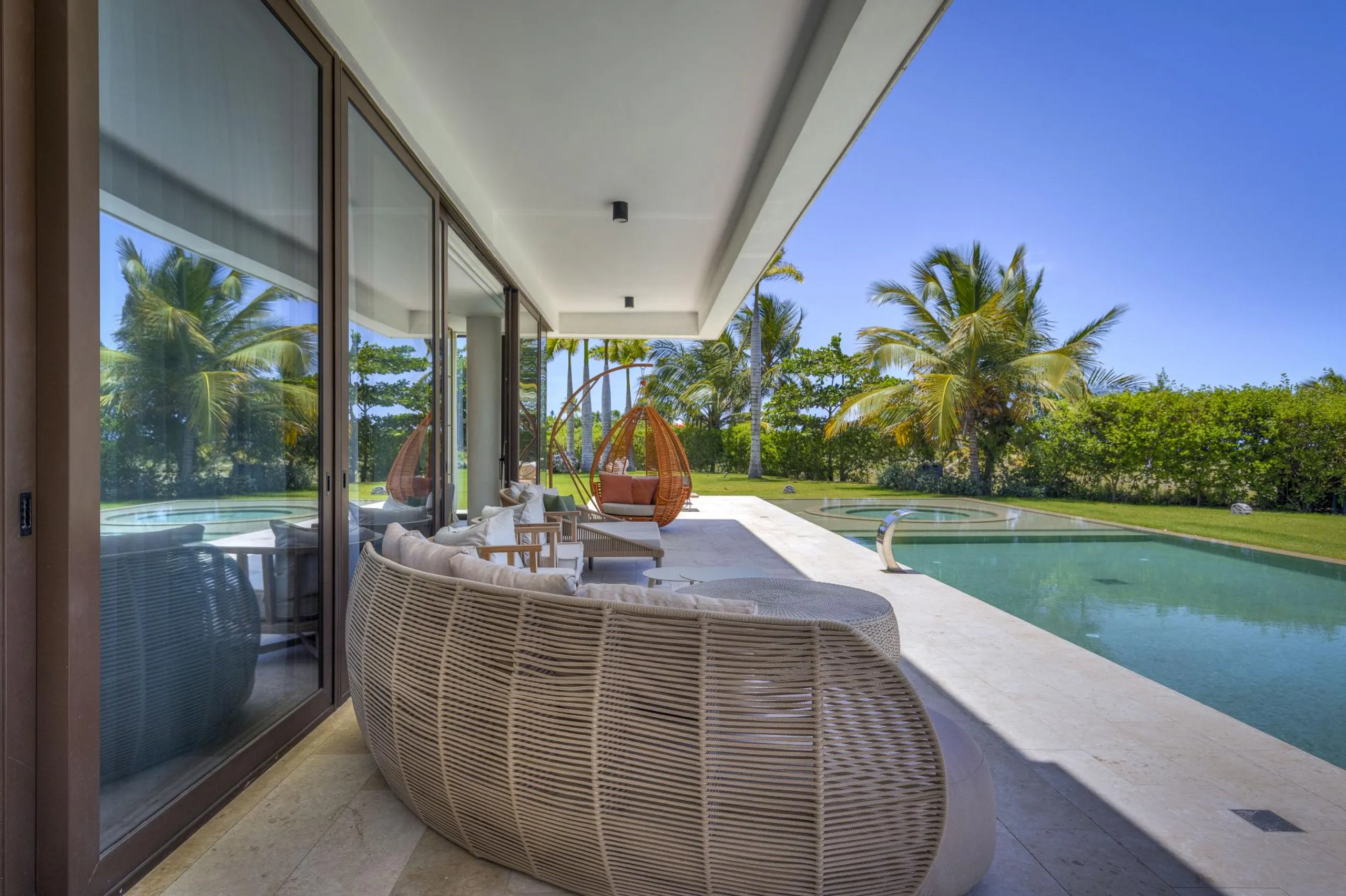 Pristine Punta Cana Villa with Invigorating Pool — photograph 6