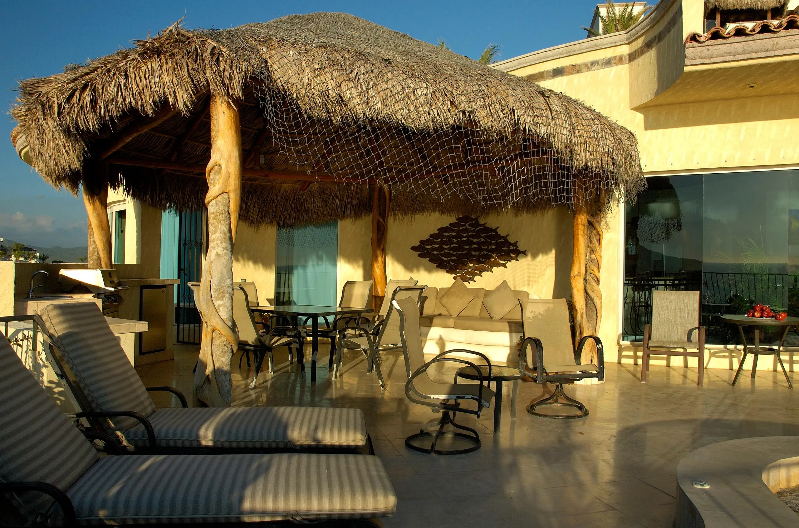 Classic Eight Bedroom Villa with Private Infinity Pool and Panoramic Pacific Views — photograph 3