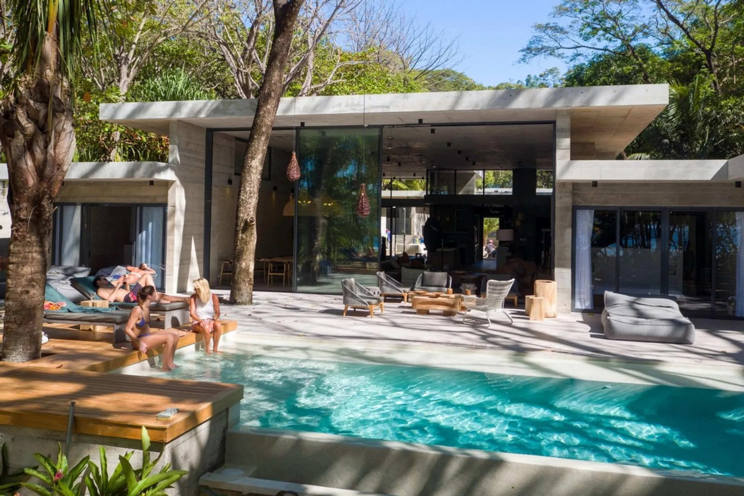 Ultra-Modern Hippie Chic Beachfront Estate with Infinity Pool — photograph 2