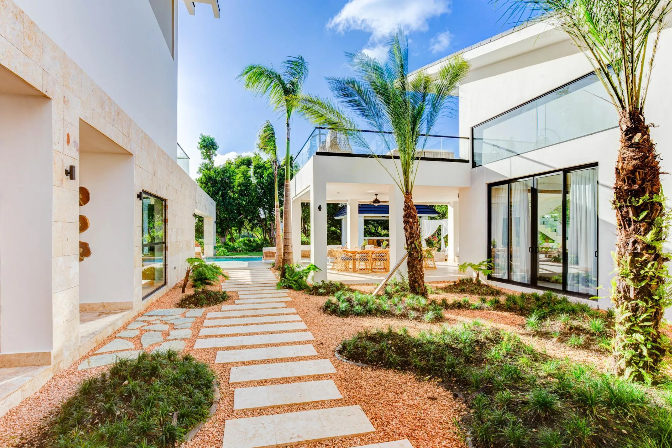 Radiant Modern Styled Villa with Private Pool in Punta Cana Resort — photograph 11