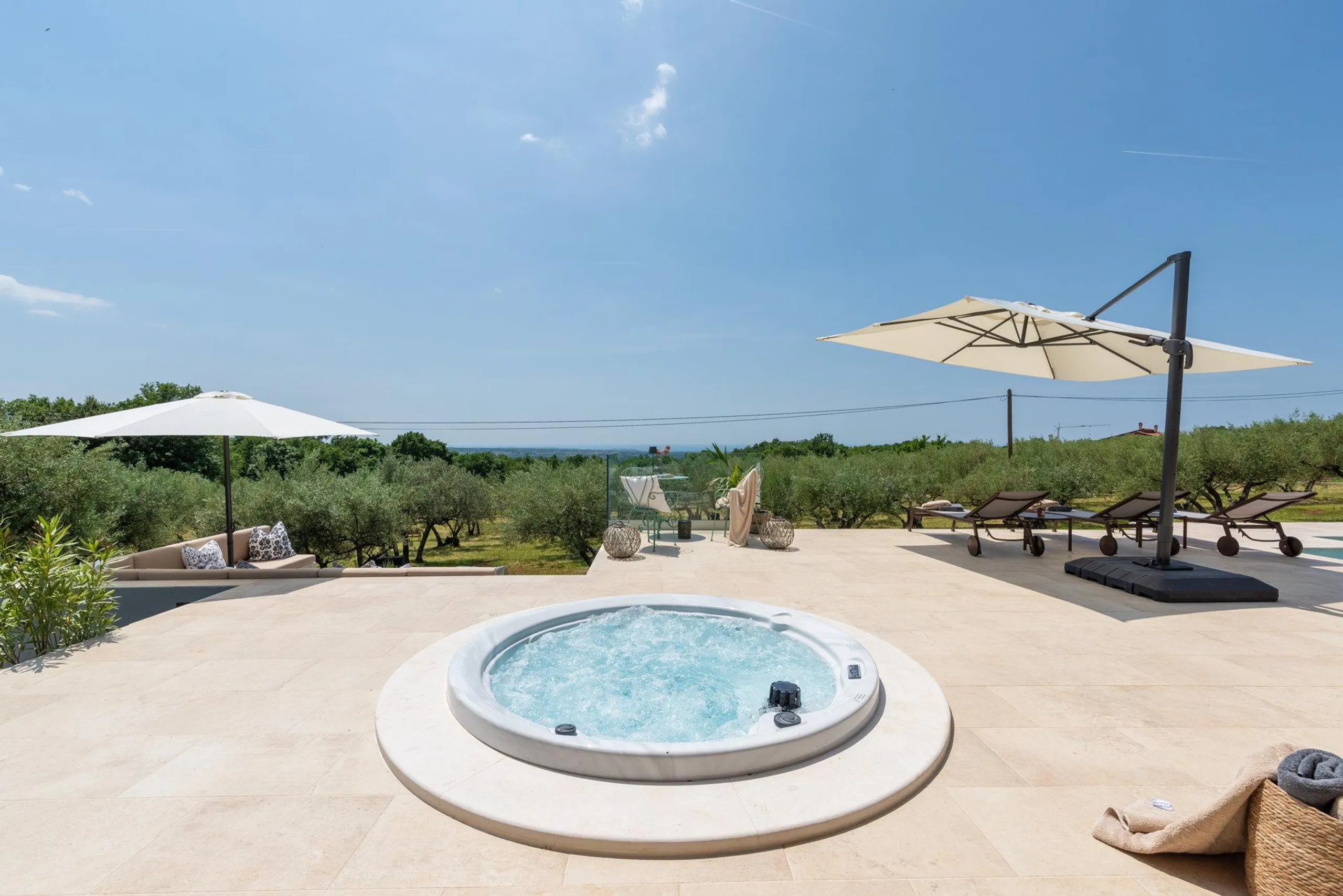 Plush and Inviting 4Bedroom Villa with Private Pool, Jacuzzi and Sauna — photograph 4
