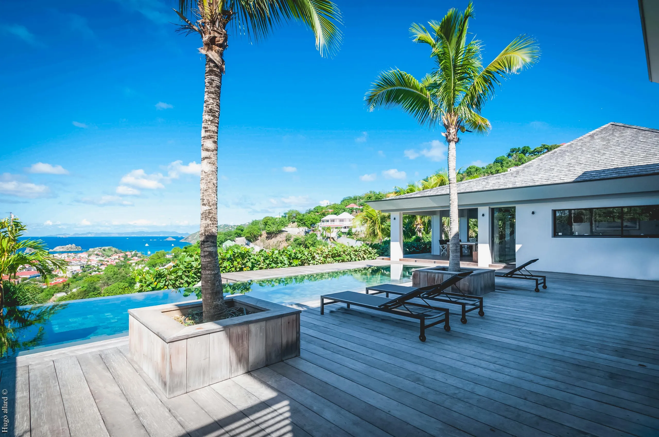 Beautiful Luxury Villa with Private Pool and Majestic Ocean Views — photograph 4
