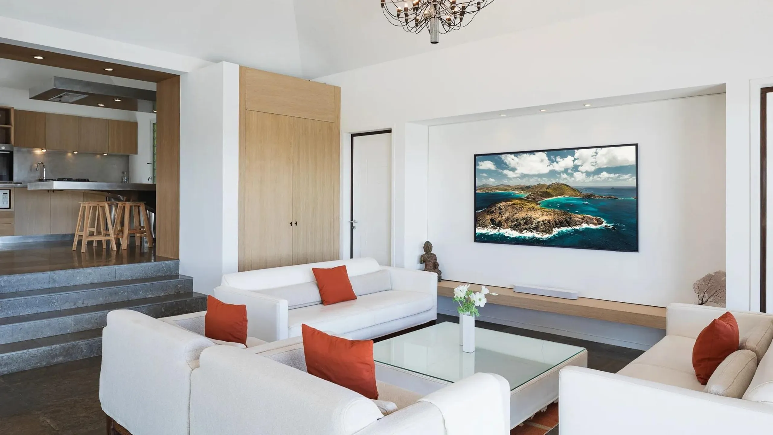 Luxurious Oceanfront Villa with Infinity Pool and Panoramic Marigot Bay Views — photograph 6