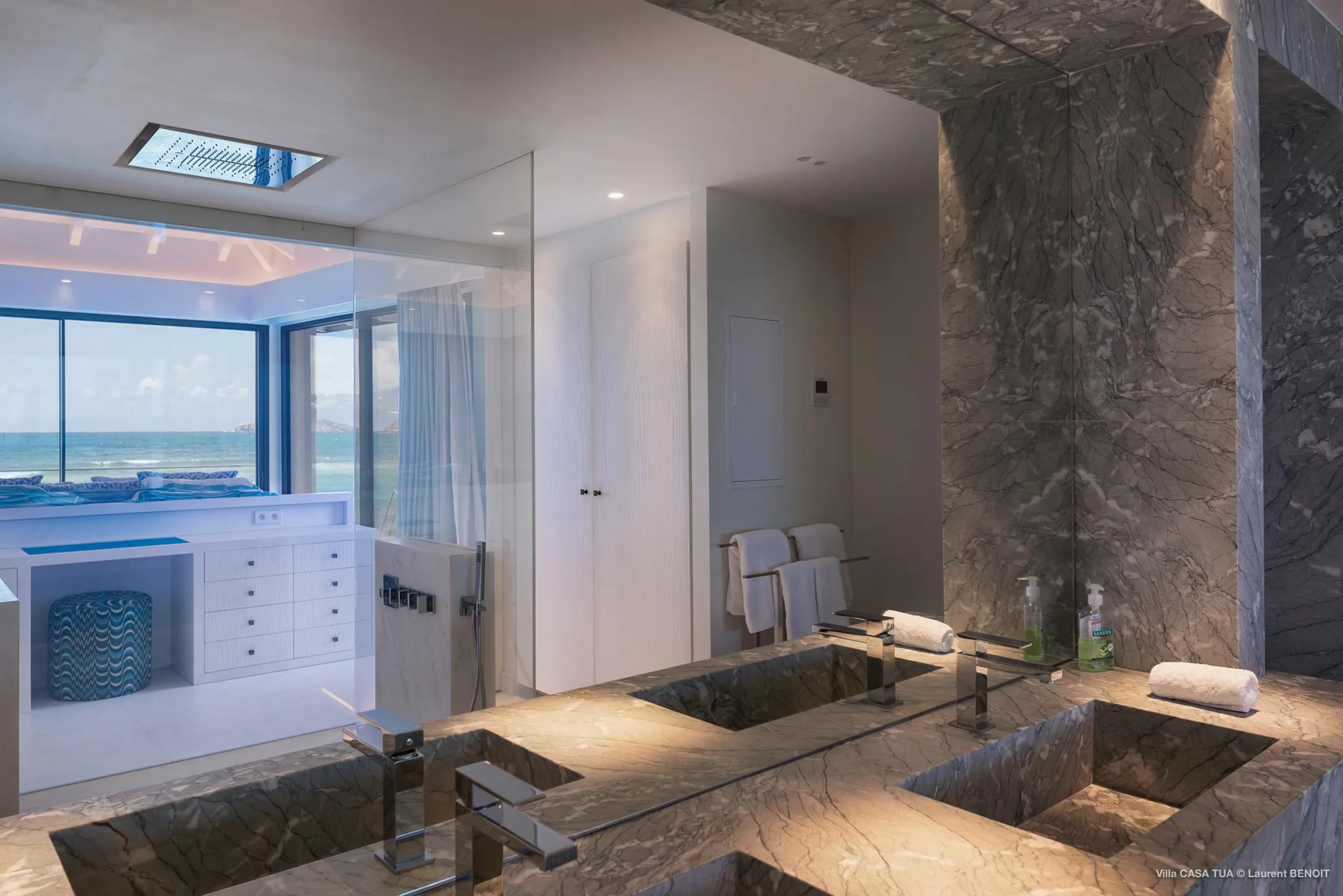Rare St. Barth Beachfront Villa with Pool & Direct Ocean Access — photograph 11
