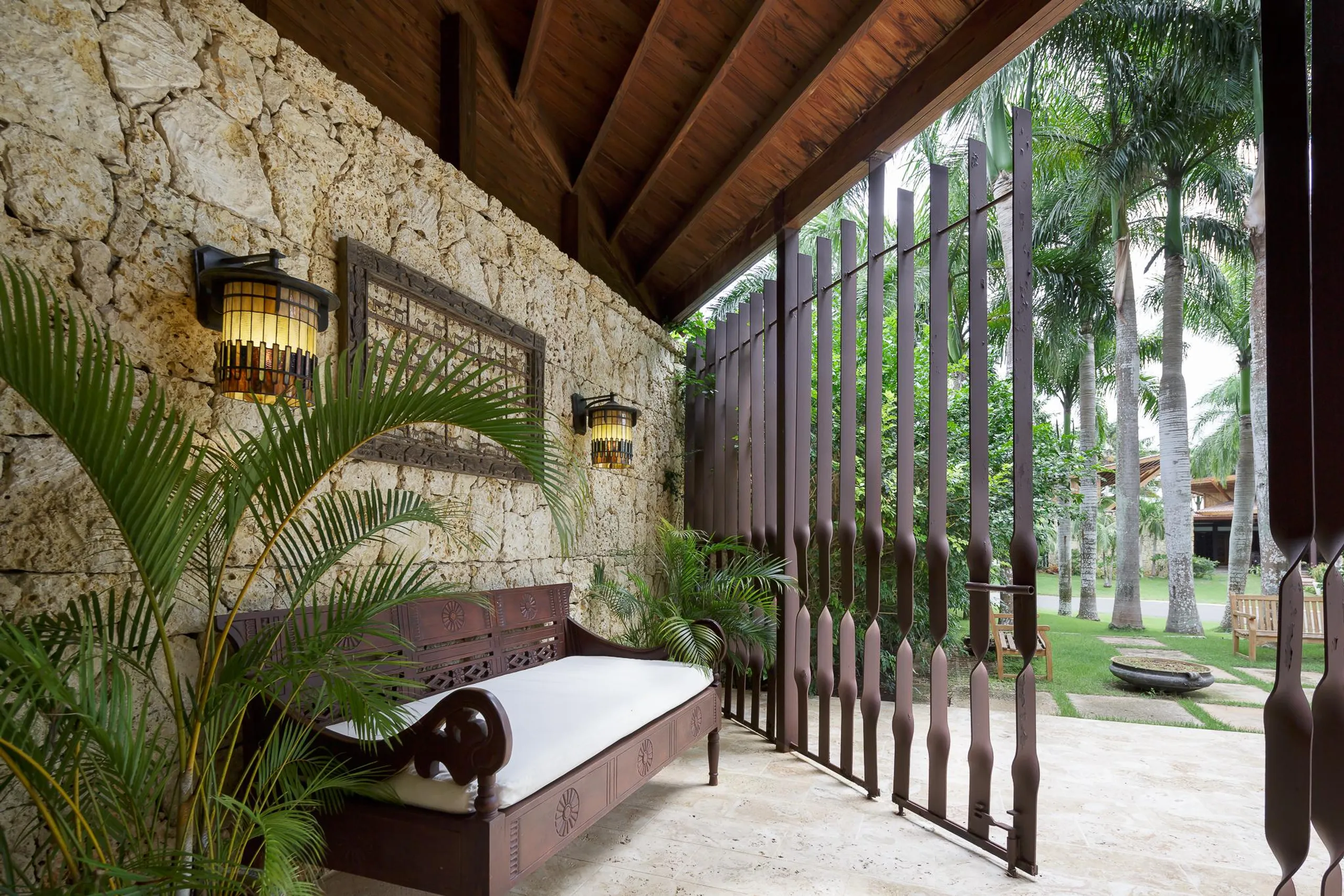 Elegant Casa de Campo Estate with Large Private Pool and Amazing Gardens — photograph 10