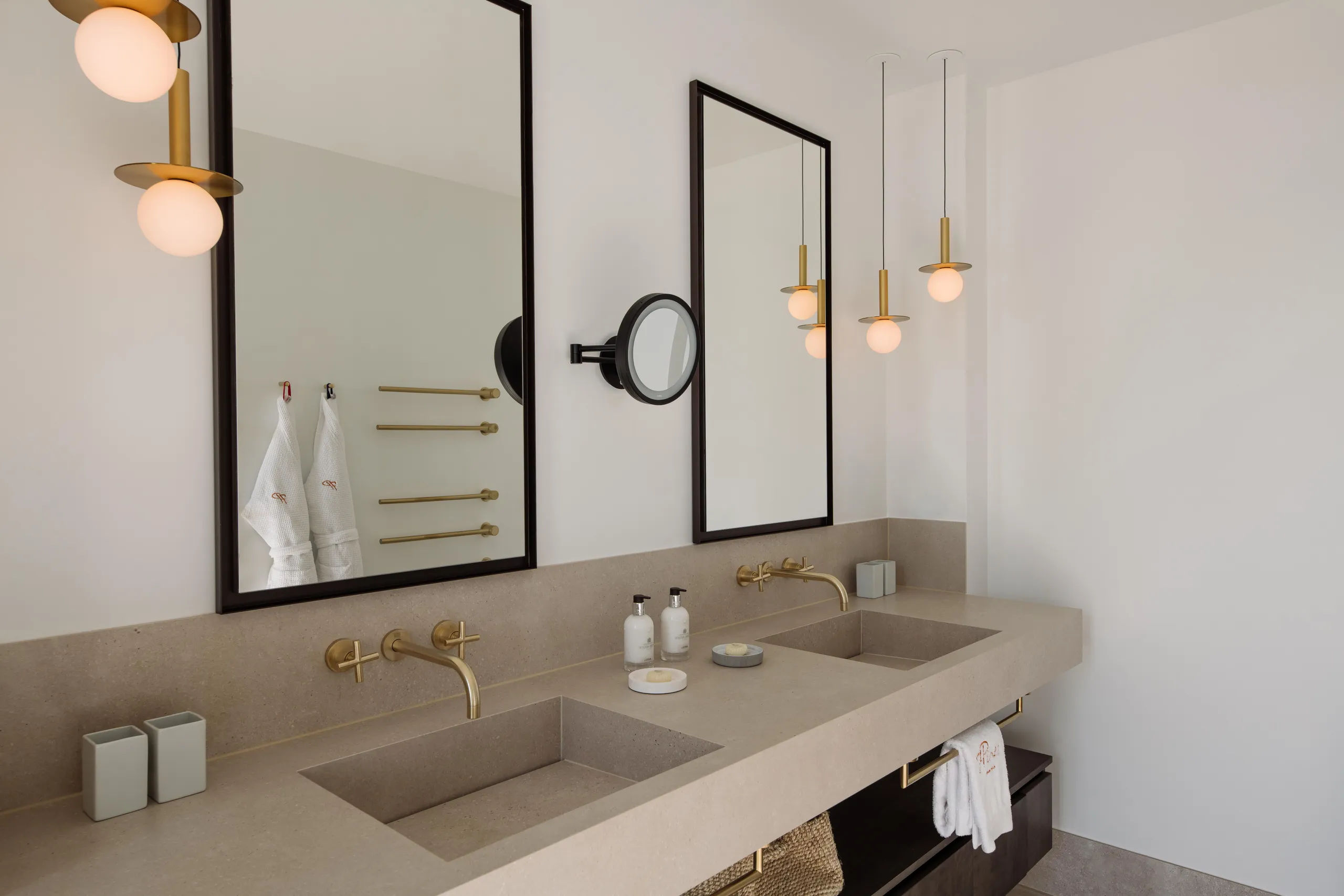 Elegant Modern Retreat with Private Pool and Ocean Views — photograph 9