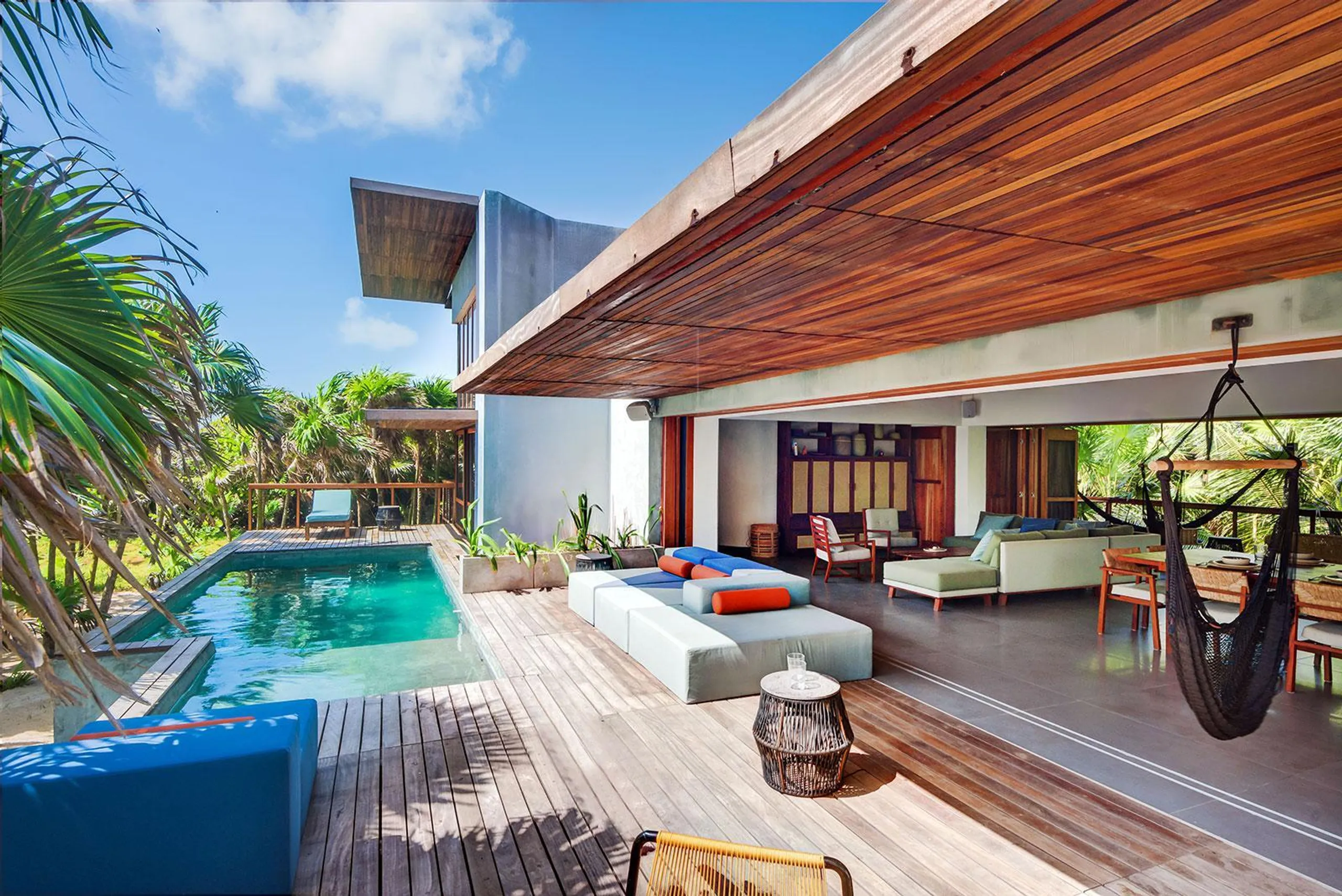 Incredible Oceanfront Villa with Infinity Pool and Sunset Views — photograph 2