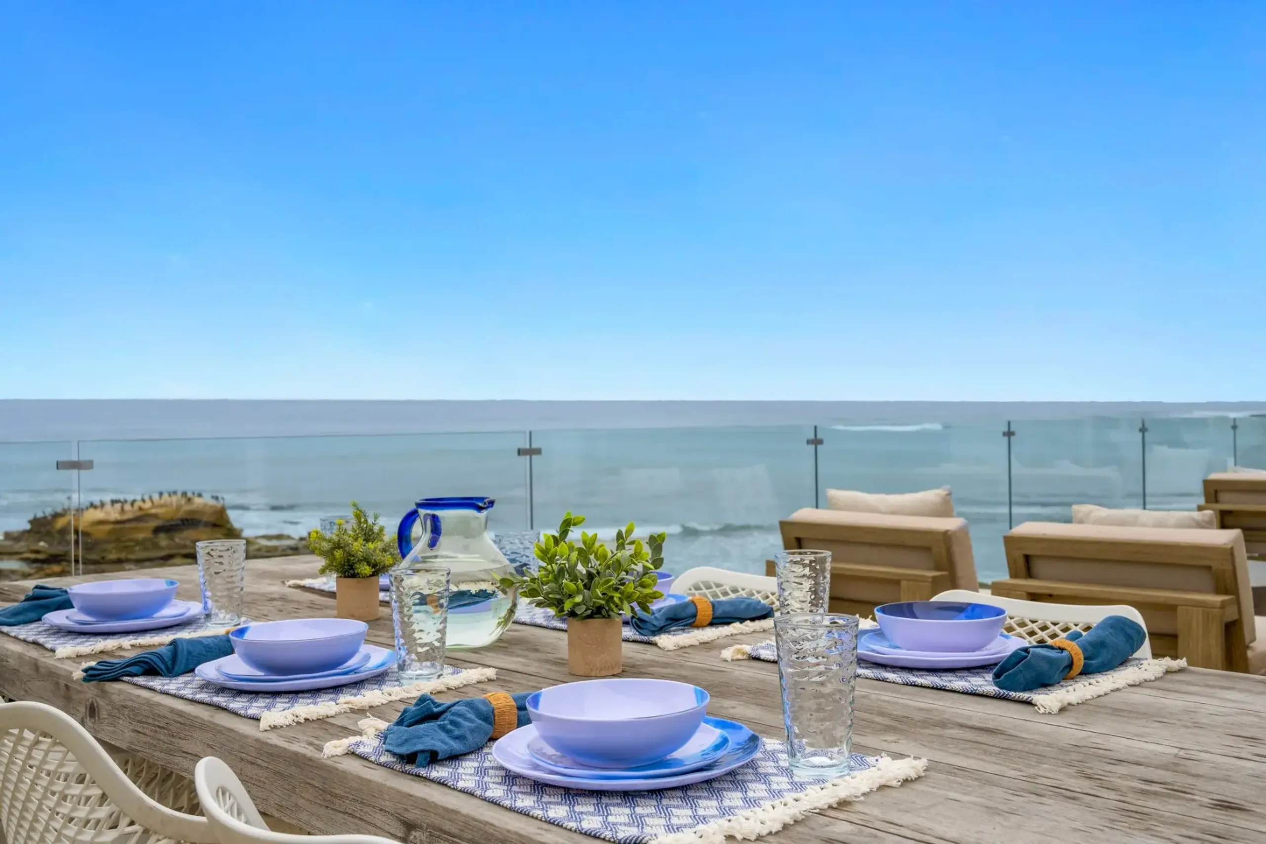 Contemporary Oceanfront Villa with Waterfront and Stunning Views — photograph 3