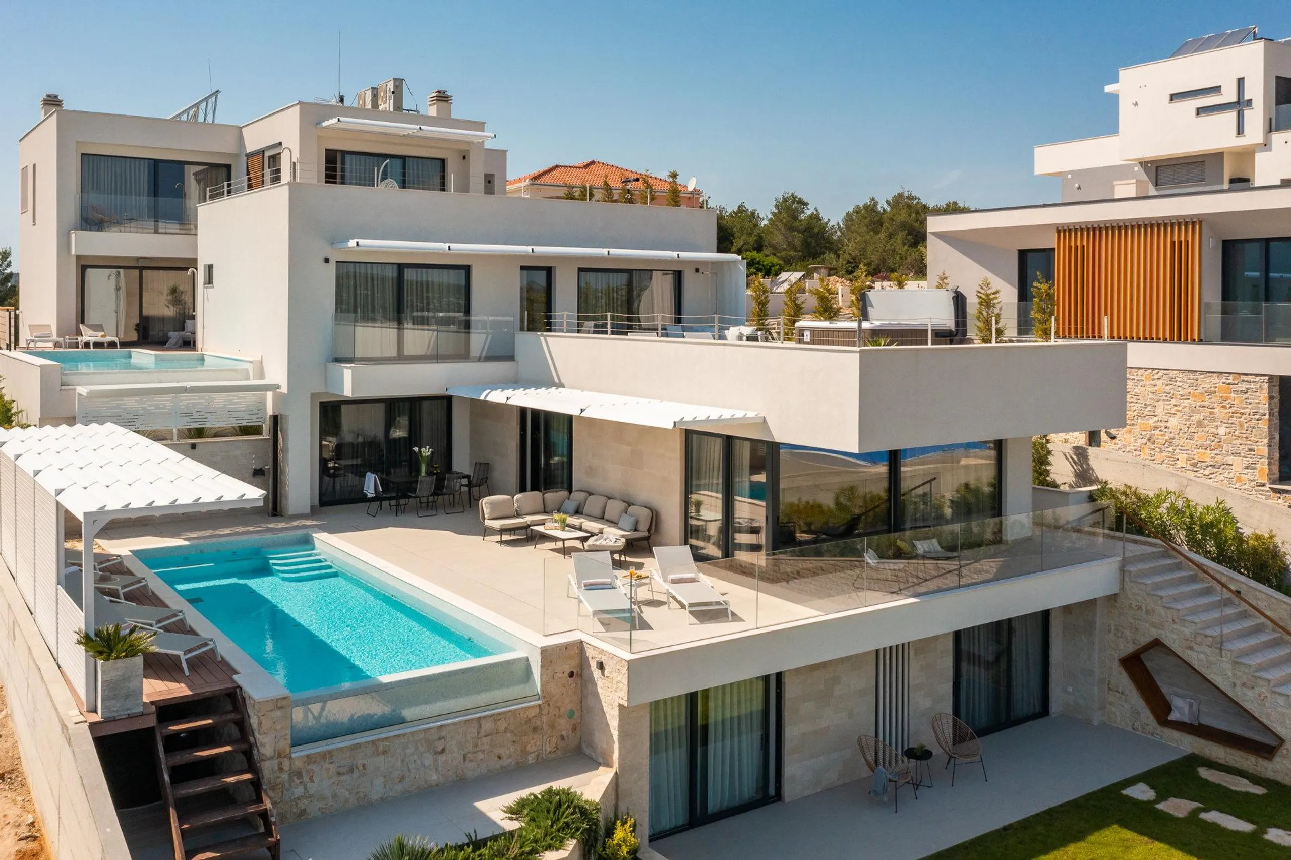 Deluxe Paradise Villa Complex with Private Pools and Breathtaking Sea Views — photograph 7