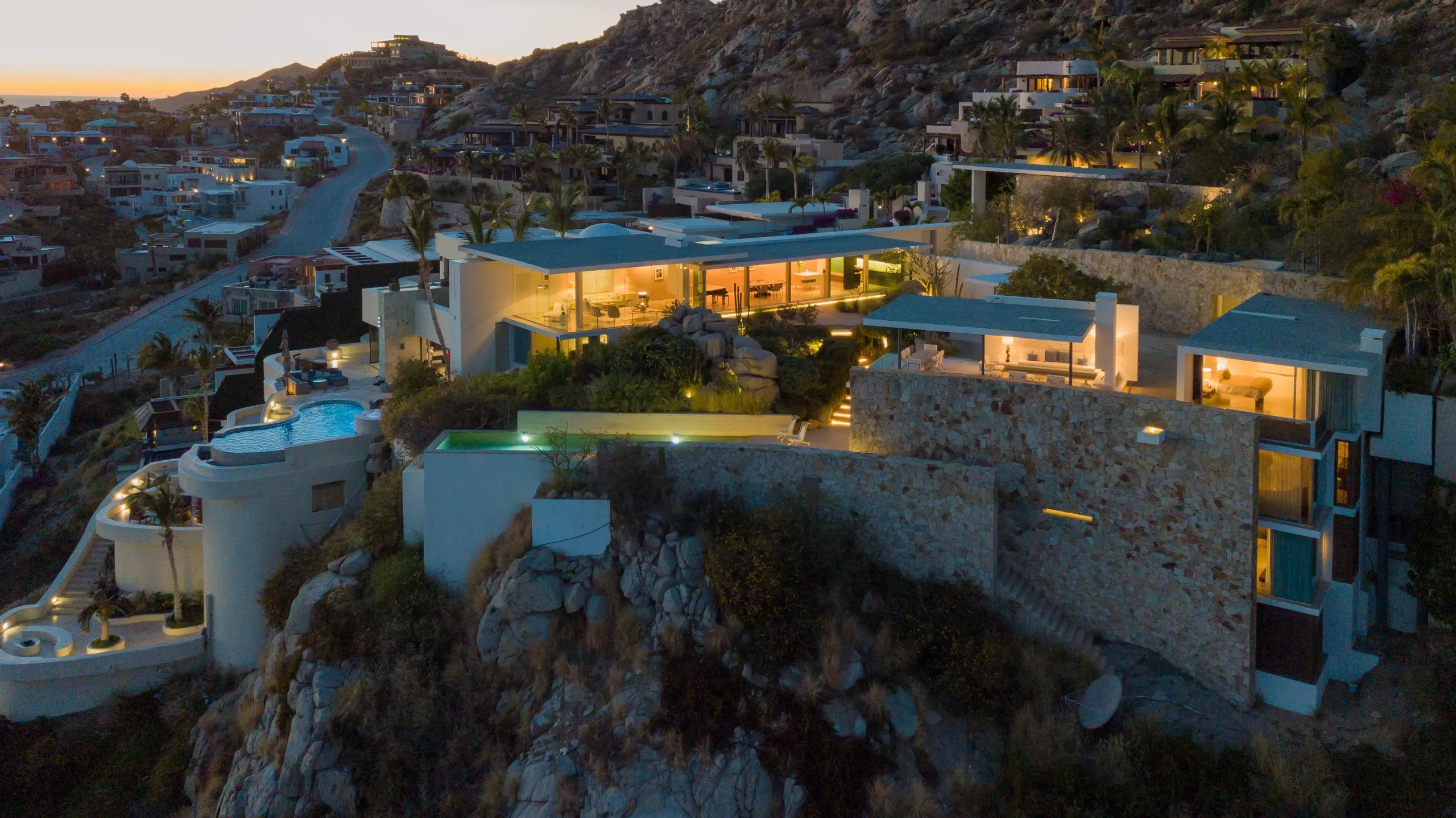 Modern Architectural Masterpiece Estate with Private Pool and Panoramic Ocean Views — photograph 7