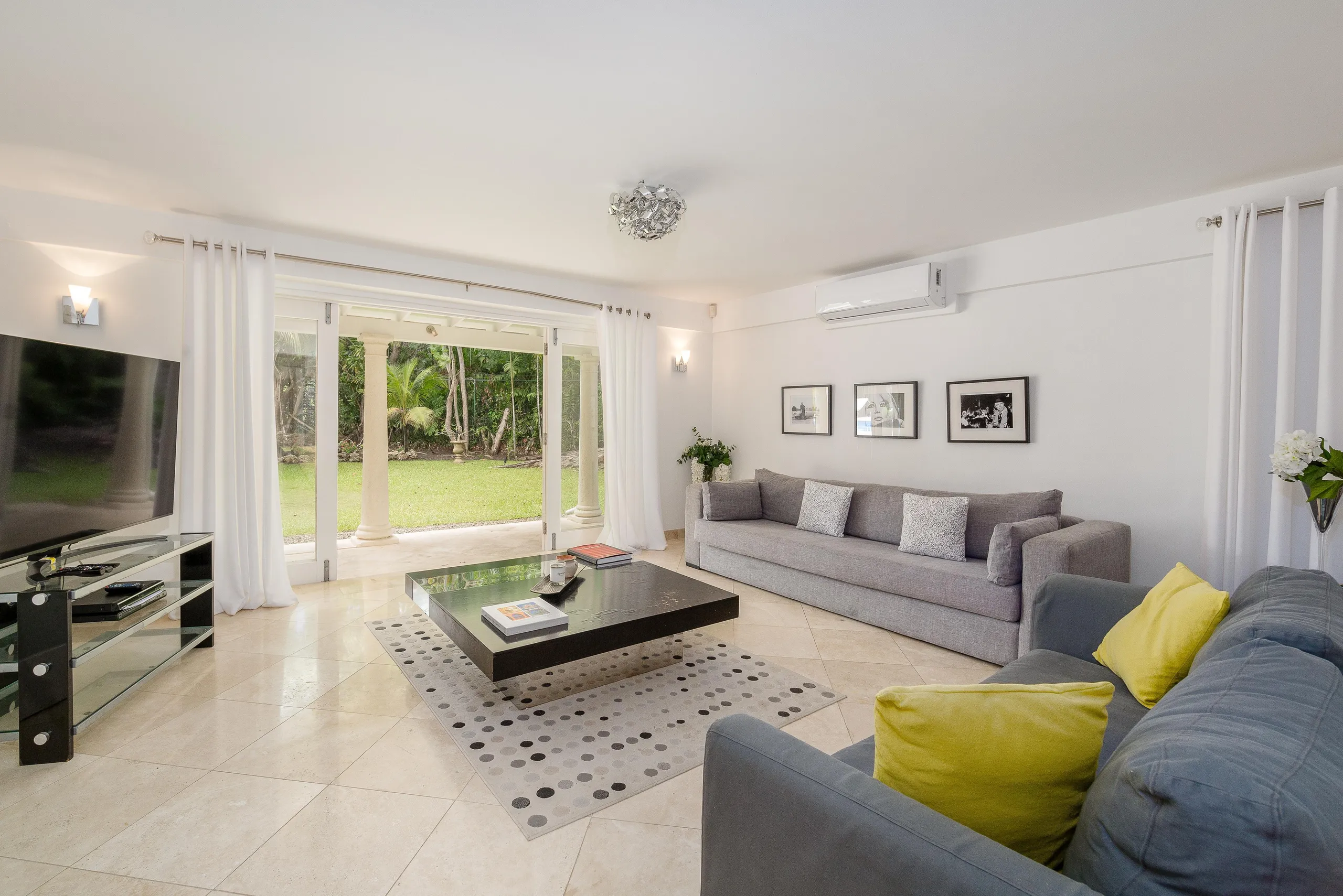 Sandy Lane's Breathtakingly Elegant Villa with Beach Access — photograph 4