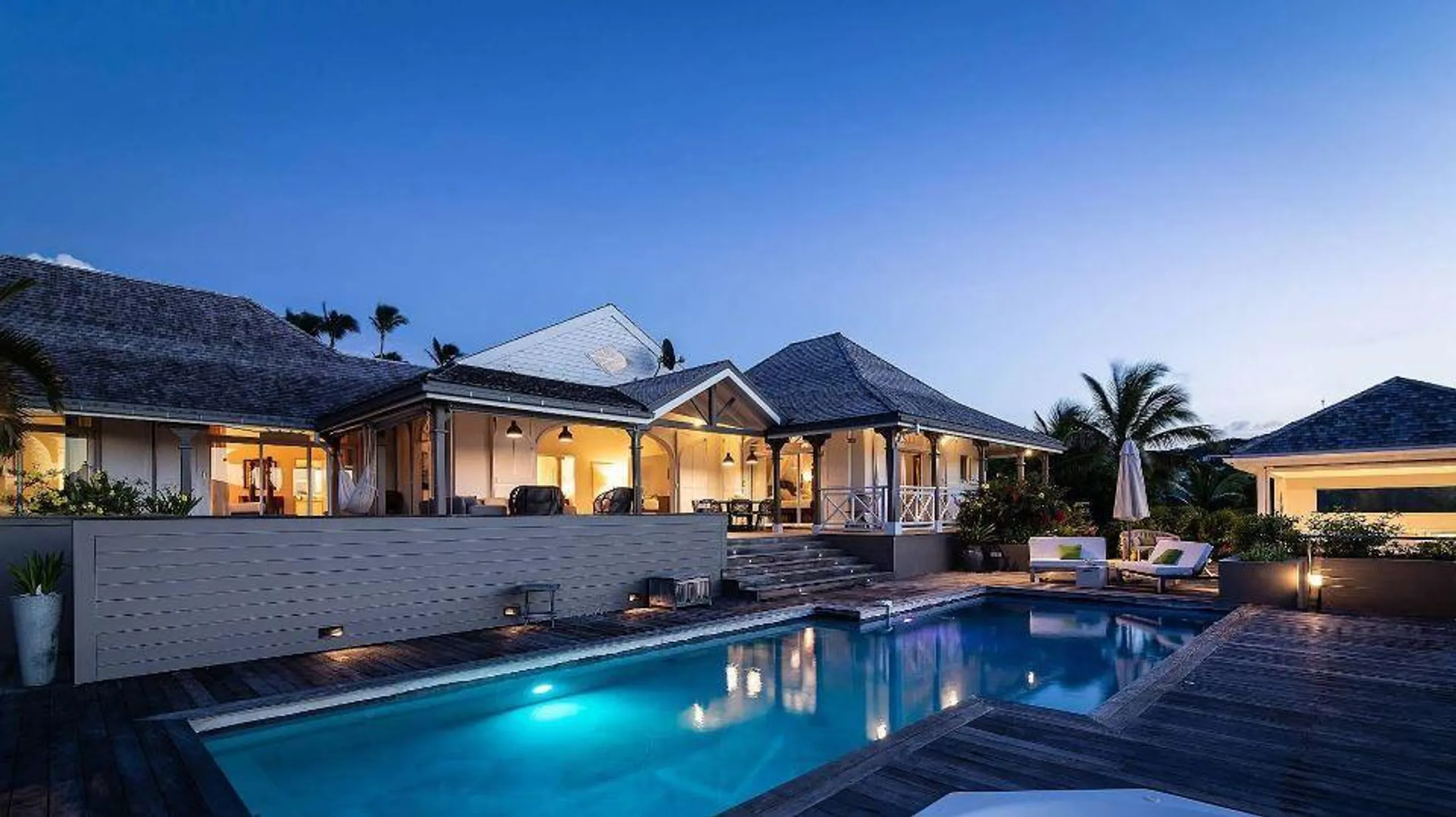 Majestic Seaside Villa with Private Pool and Hot Tub — photograph 7