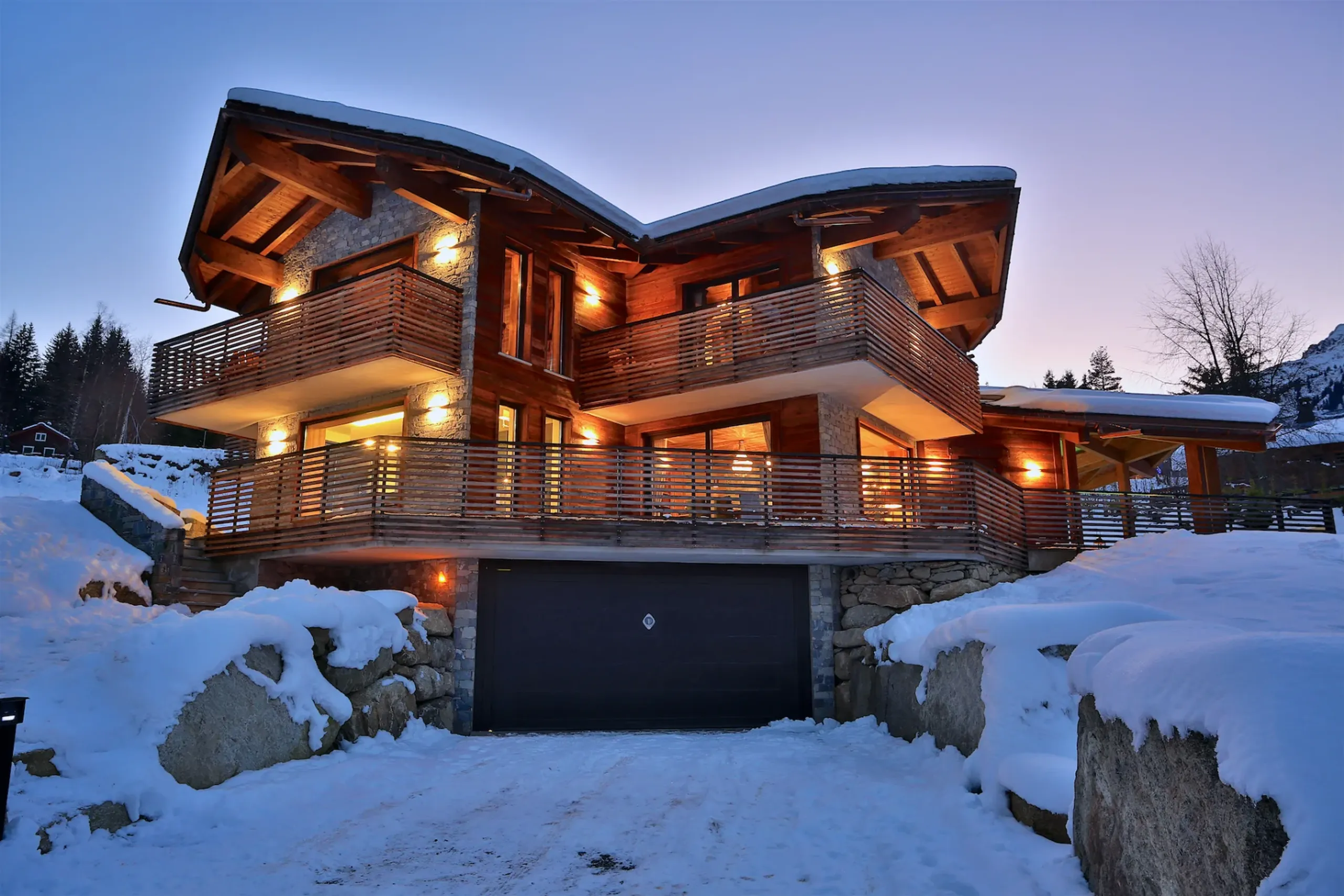 Chic Architecturally Designed Chalet with Spa, Pool, & Mountain Views in Chamonix Valley — photograph 3