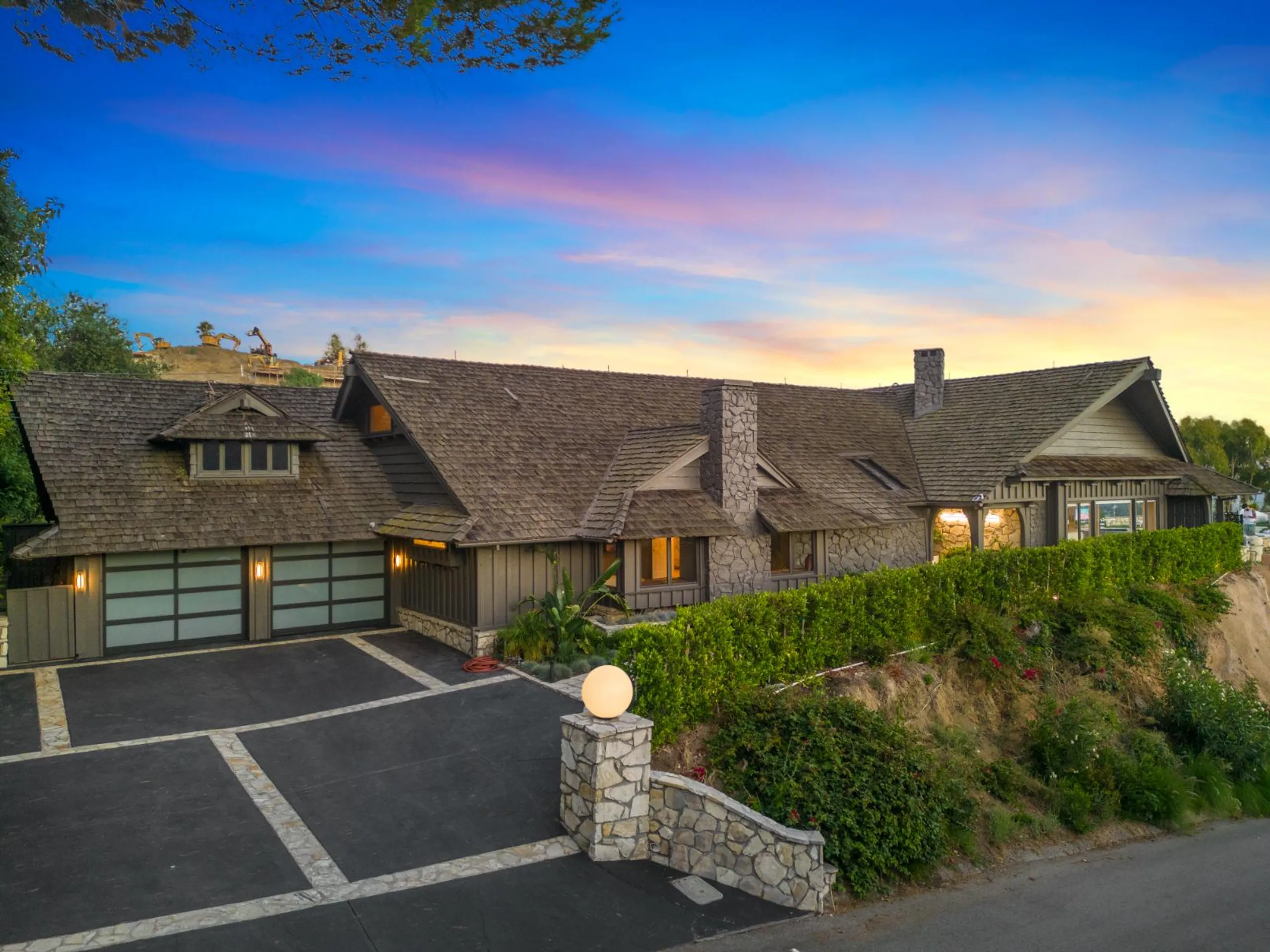 Exquisite Treehouse With Private Pool, Hot Tub and Panoramic Views — photograph 4