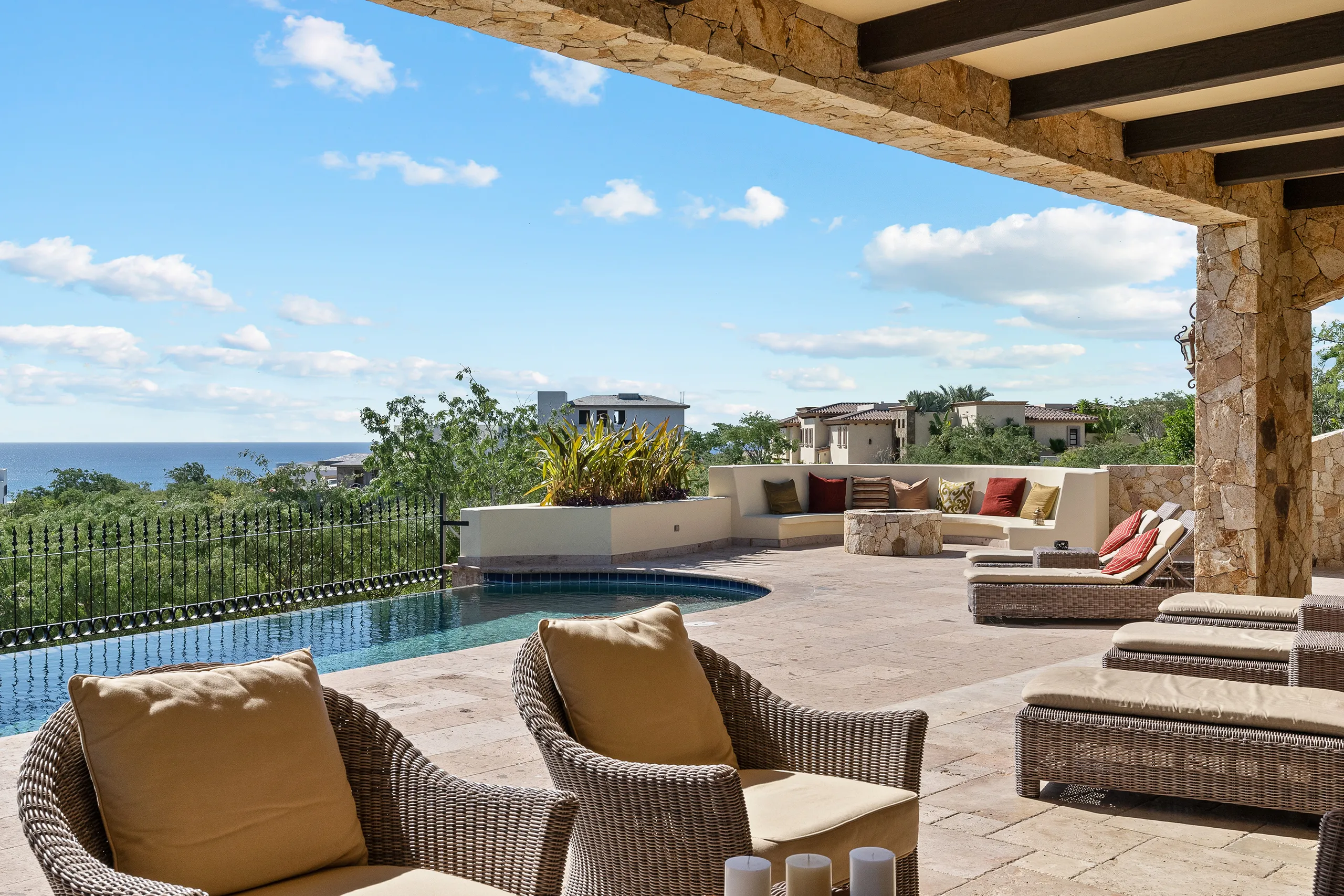 Breathtaking Puerto Los Cabos Hillside Villa with Infinity Pool and Ocean Views — photograph 6