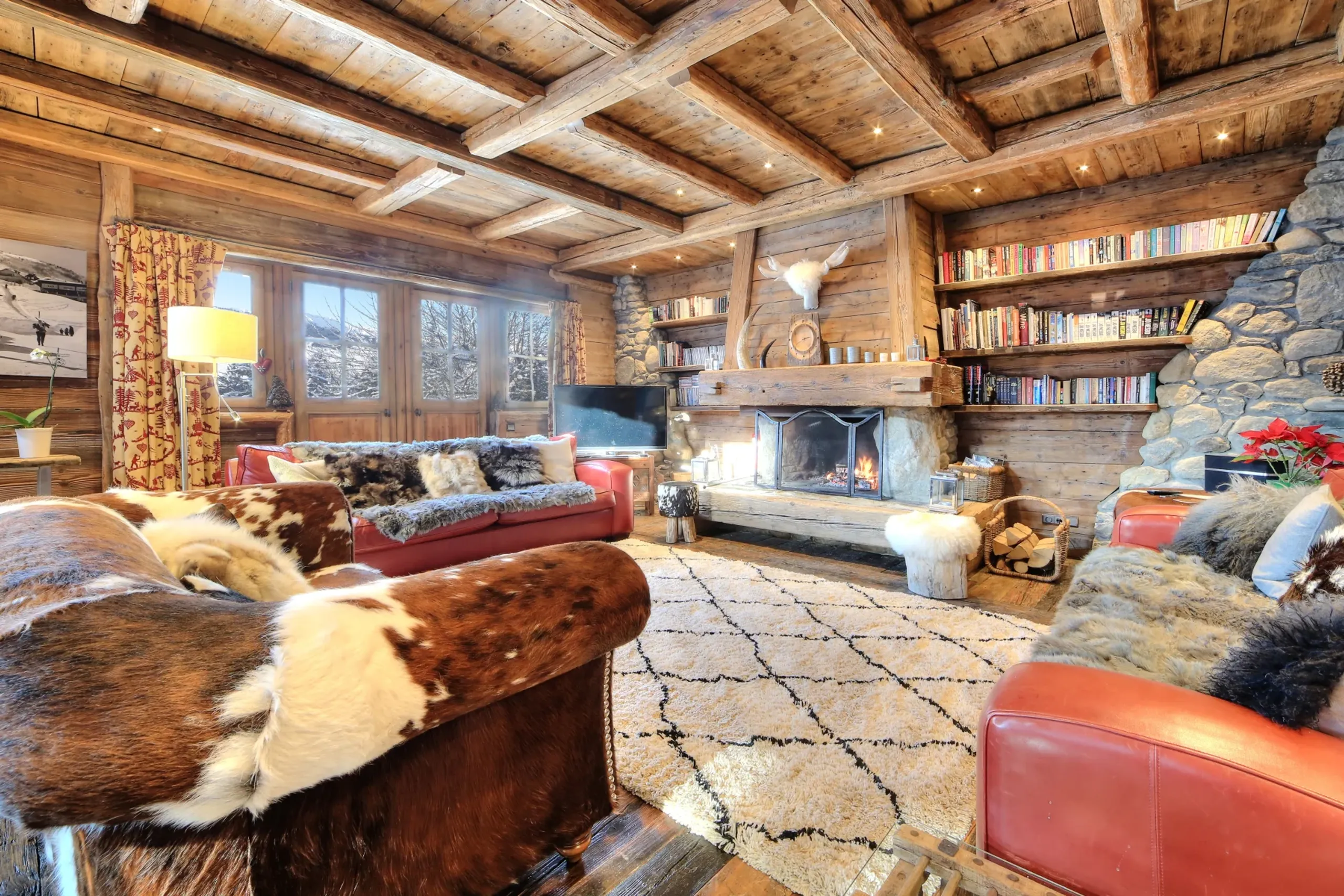 Spacious Ski Chalet with Hot Tub, Ski Access and Scenic Views — photograph 9