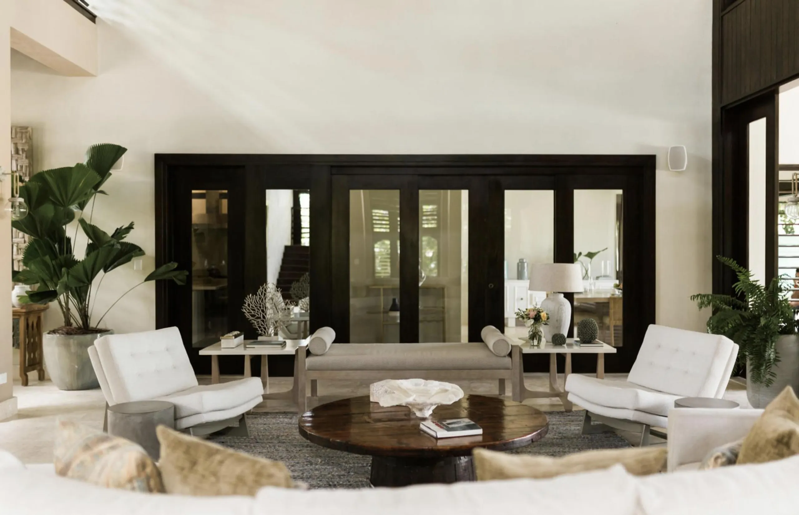 Princely Punta Cana Estate with Gorgeous Pool and Walks to Beach — photograph 12