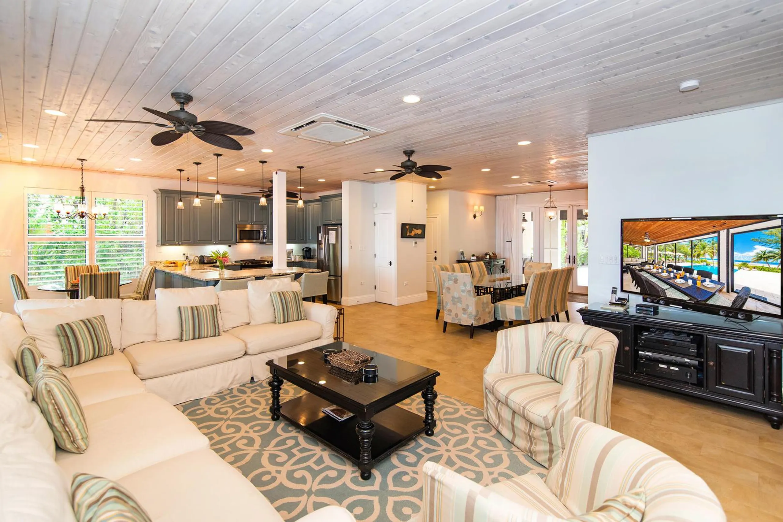 Elegant and Serene Luxe Cayman Beach Front Villa with Private Pool — photograph 9