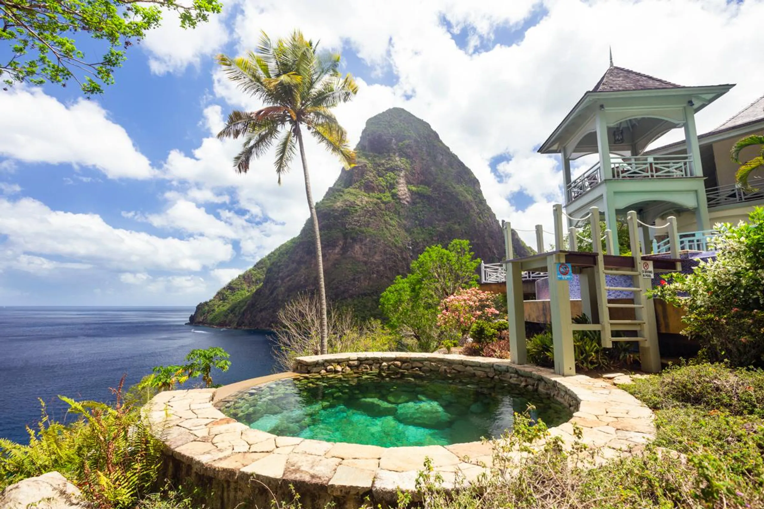 Majestic 5BR Villa with Private Pool and Incredible Views of Petit Piton — photograph 5