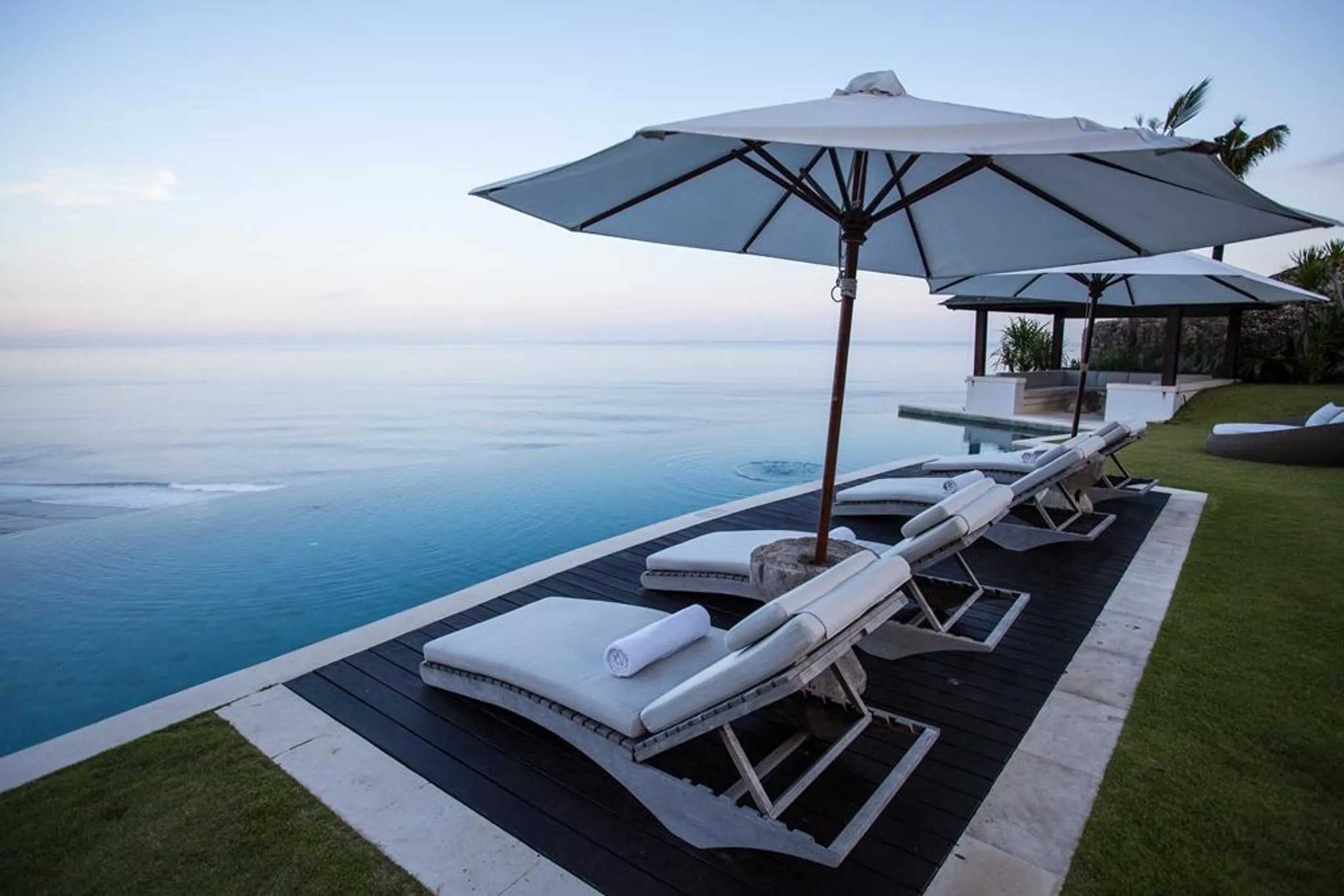 Uluwatu Cliffside Luxe Ocean View Estate with Infinity Pool and Ocean Views — photograph 4