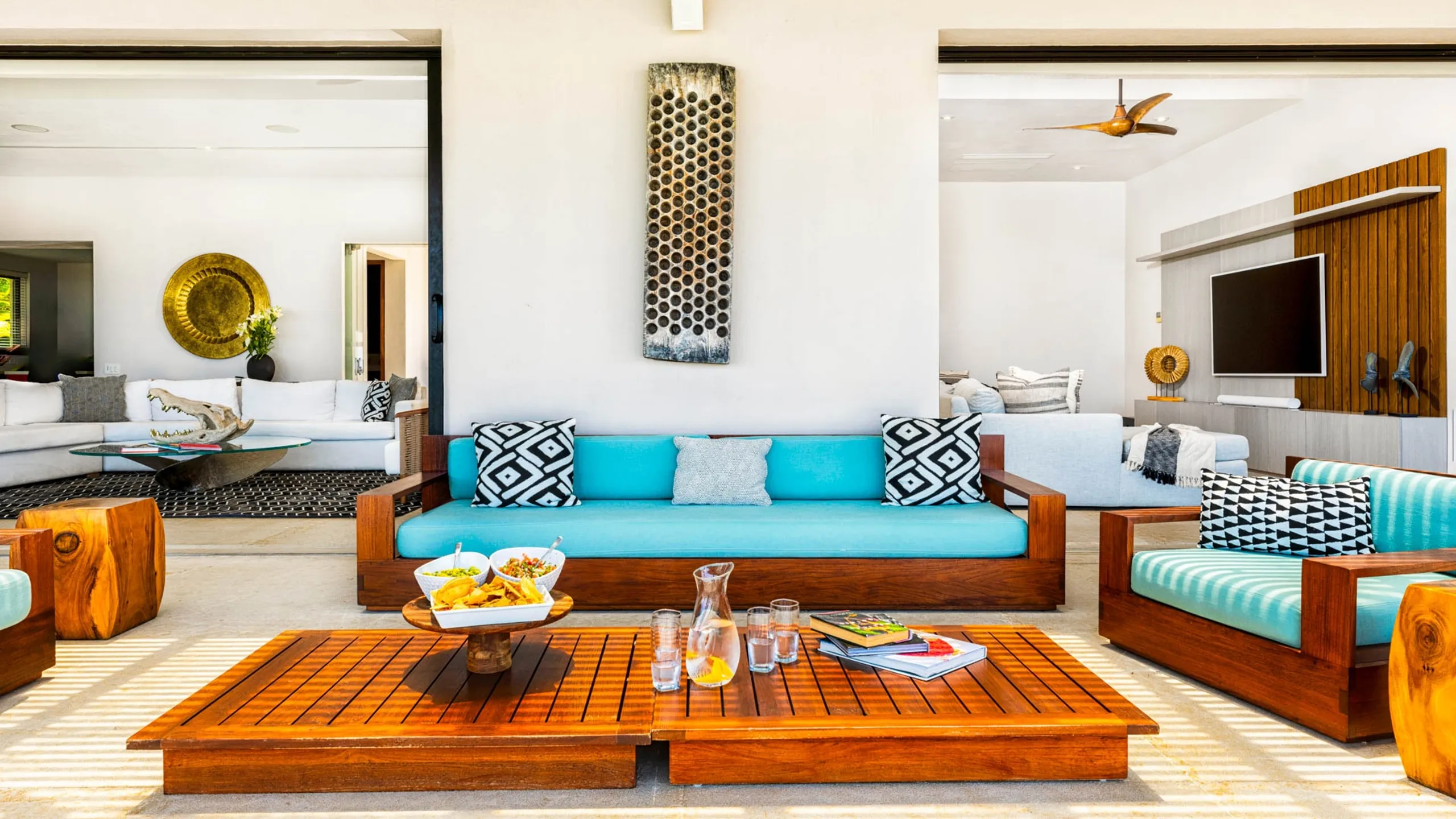 Sleek One-Level Oceanview Villa with Heated Pool & Jacuzzi — photograph 7