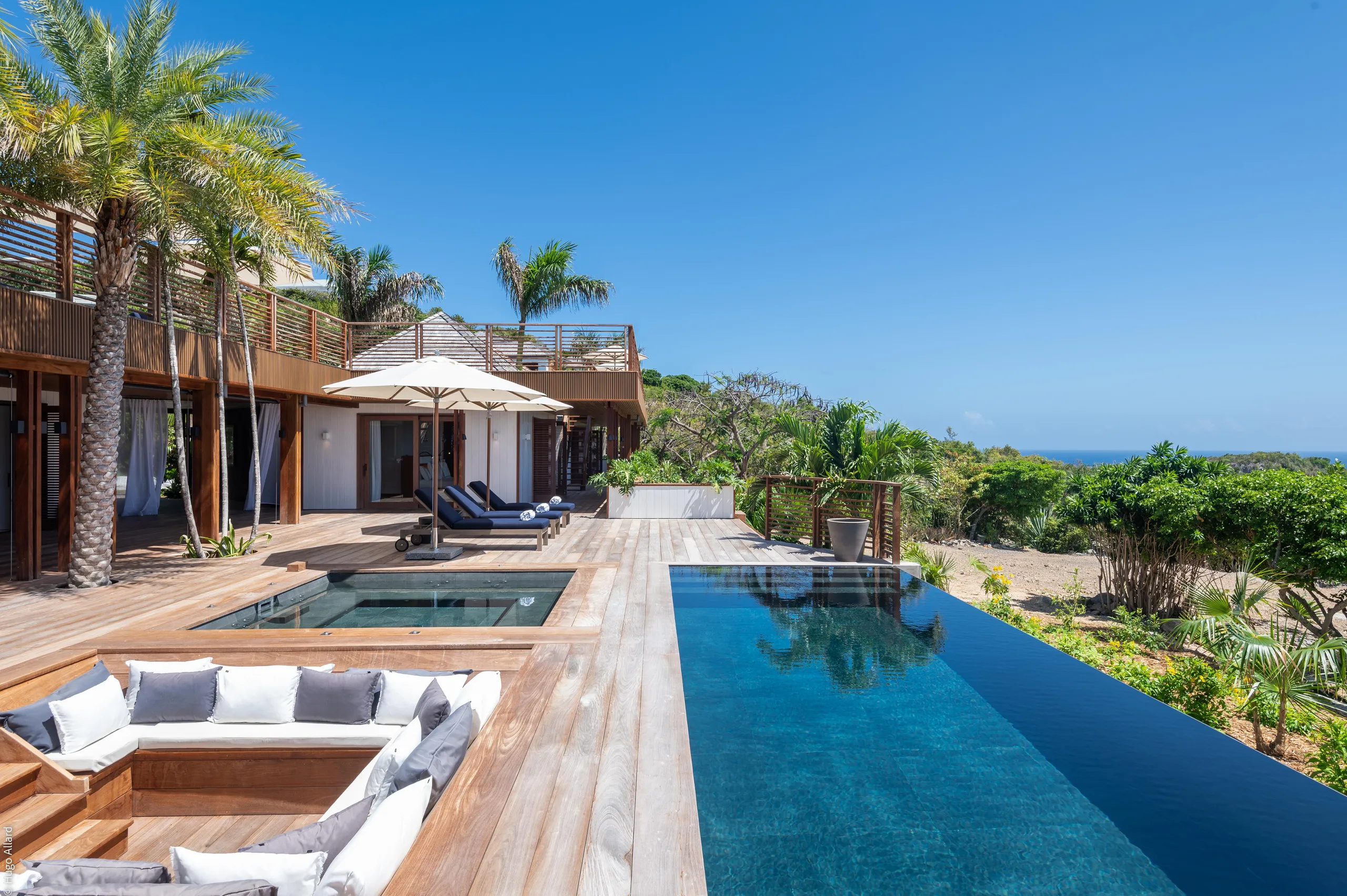Airy Majestic Villa with Heated Lap Pool and Palm-Filled Terrace — photograph 4