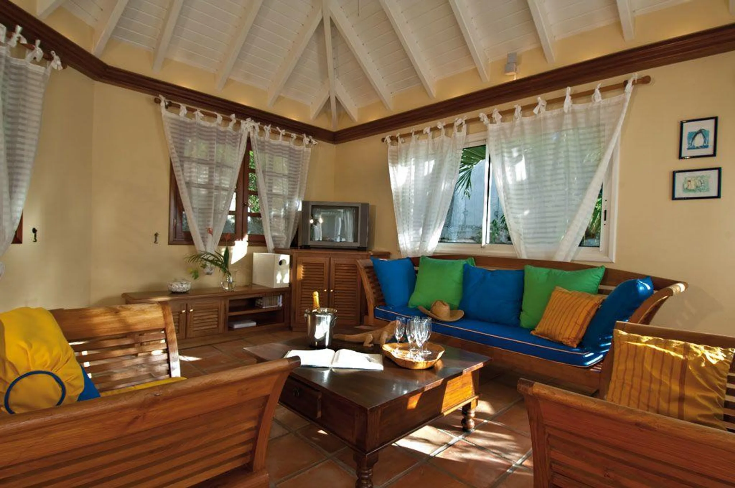 Lavish Summer Villa with Ocean View and 3 Bedrooms — photograph 12